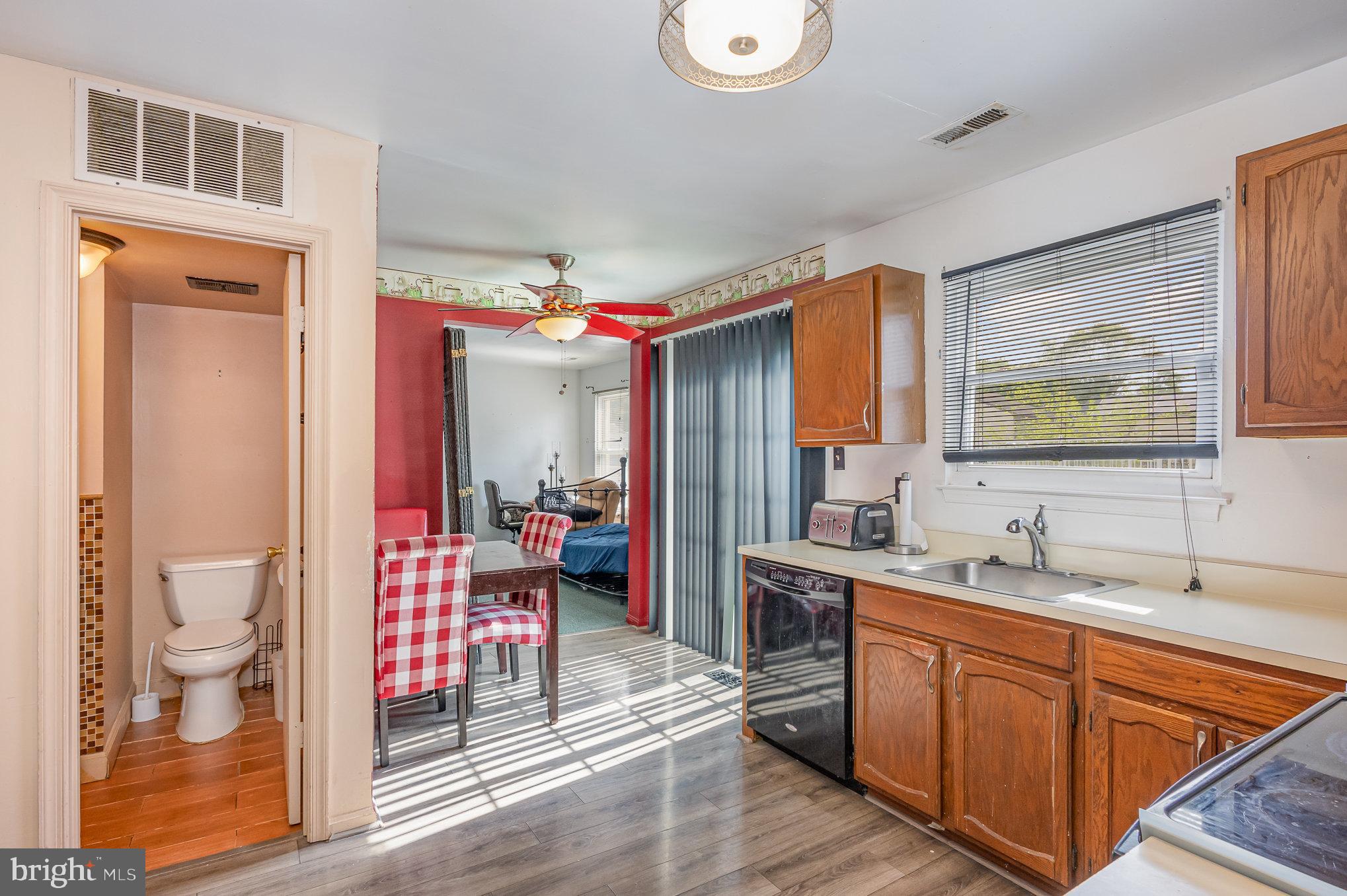 1302 Kings Valley Dr