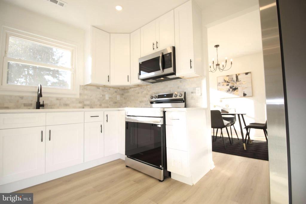 1302 Kings Valley Dr