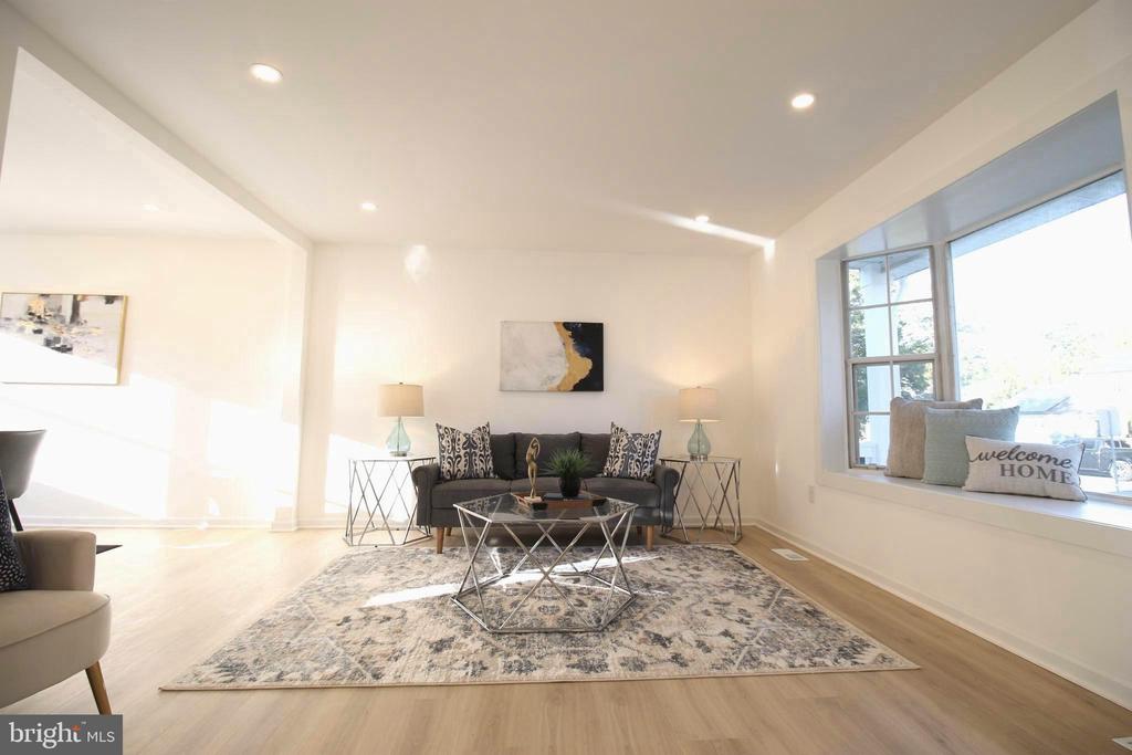 1302 Kings Valley Dr