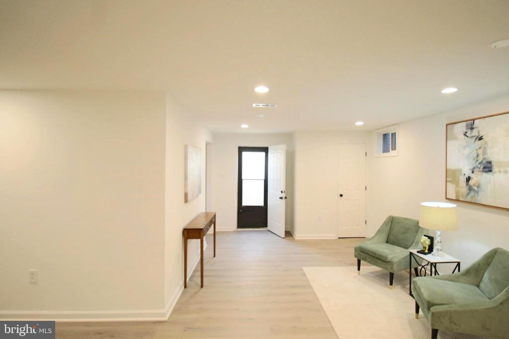 1302 Kings Valley Dr