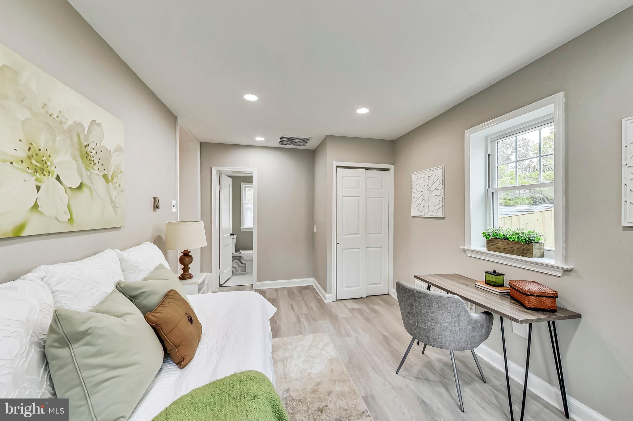 1405 S Greenbrier STREET