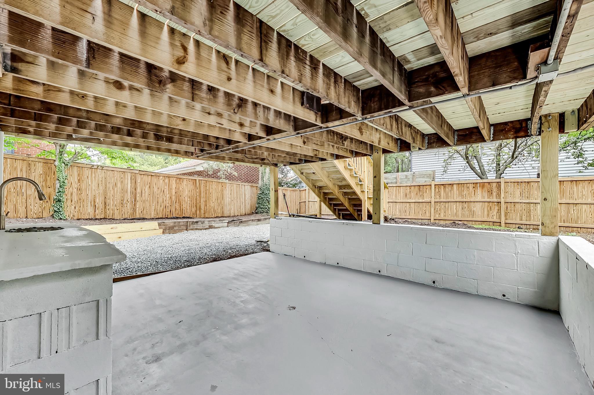 1405 S Greenbrier STREET