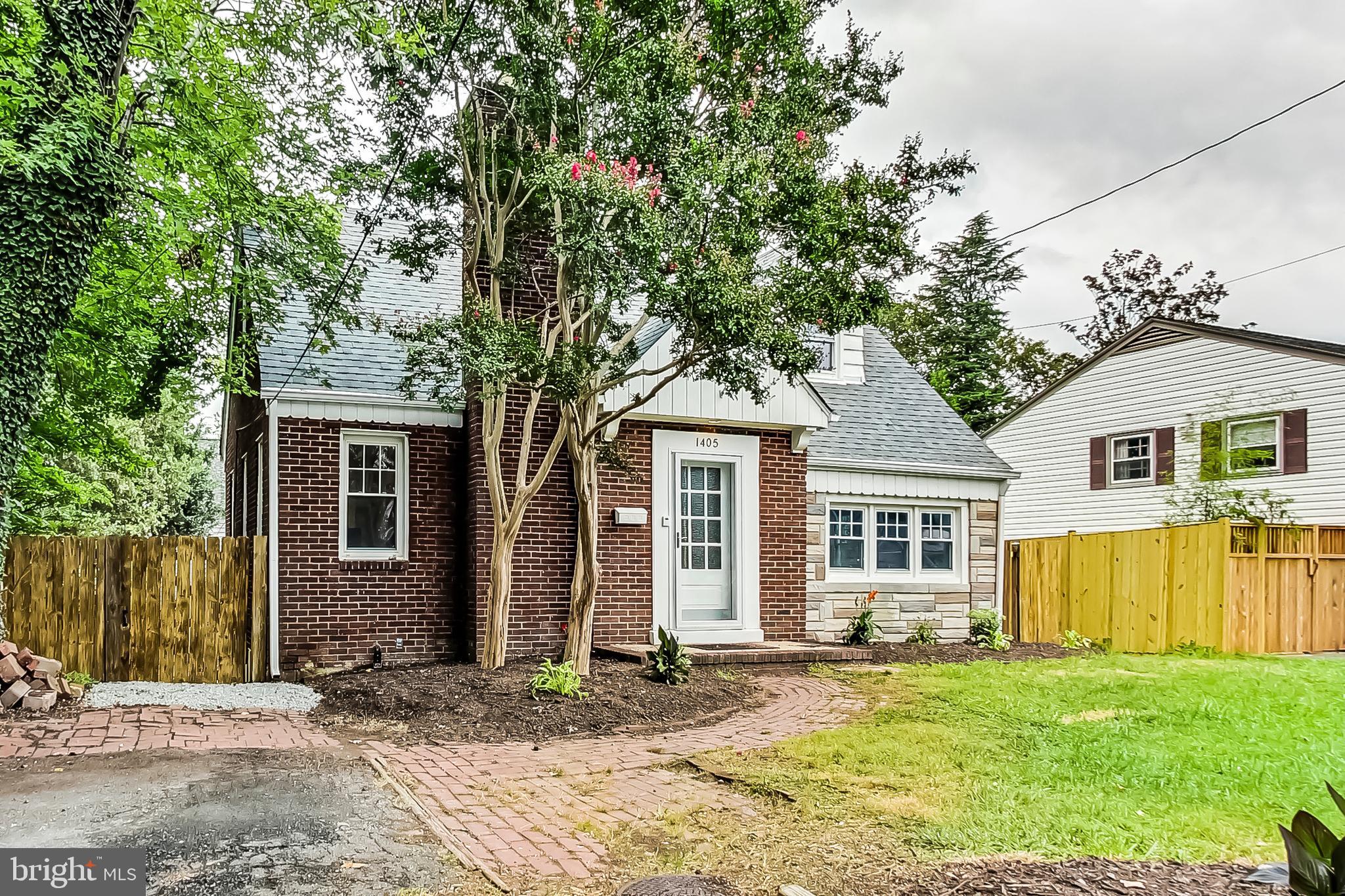 1405 S Greenbrier STREET