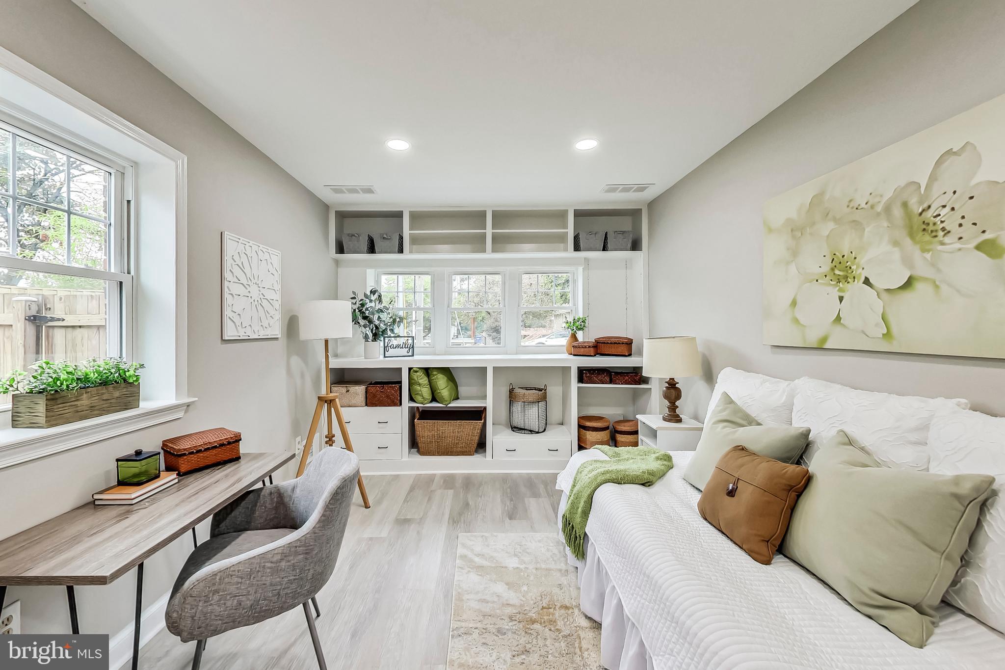 1405 S Greenbrier STREET