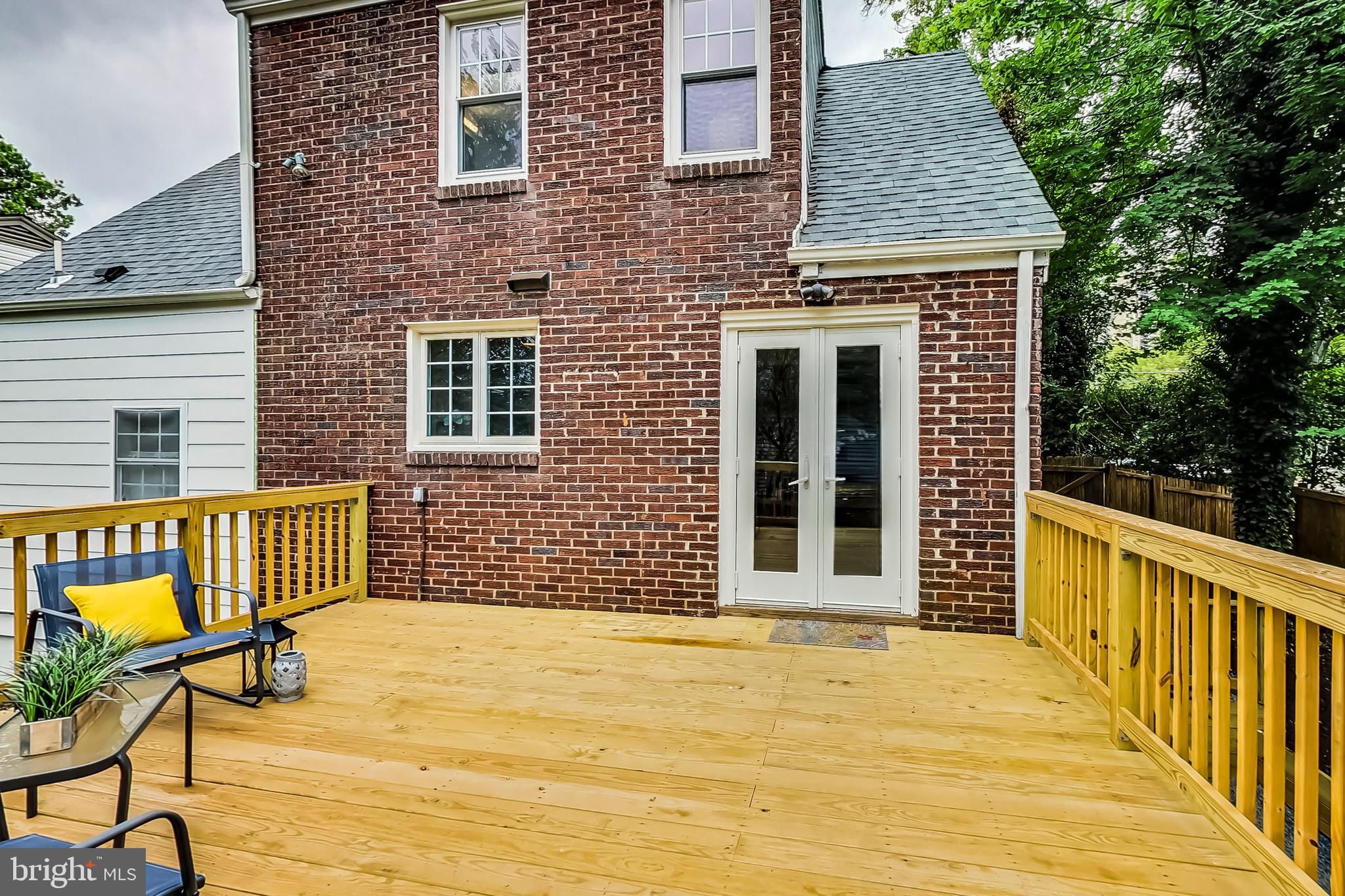 1405 S Greenbrier STREET