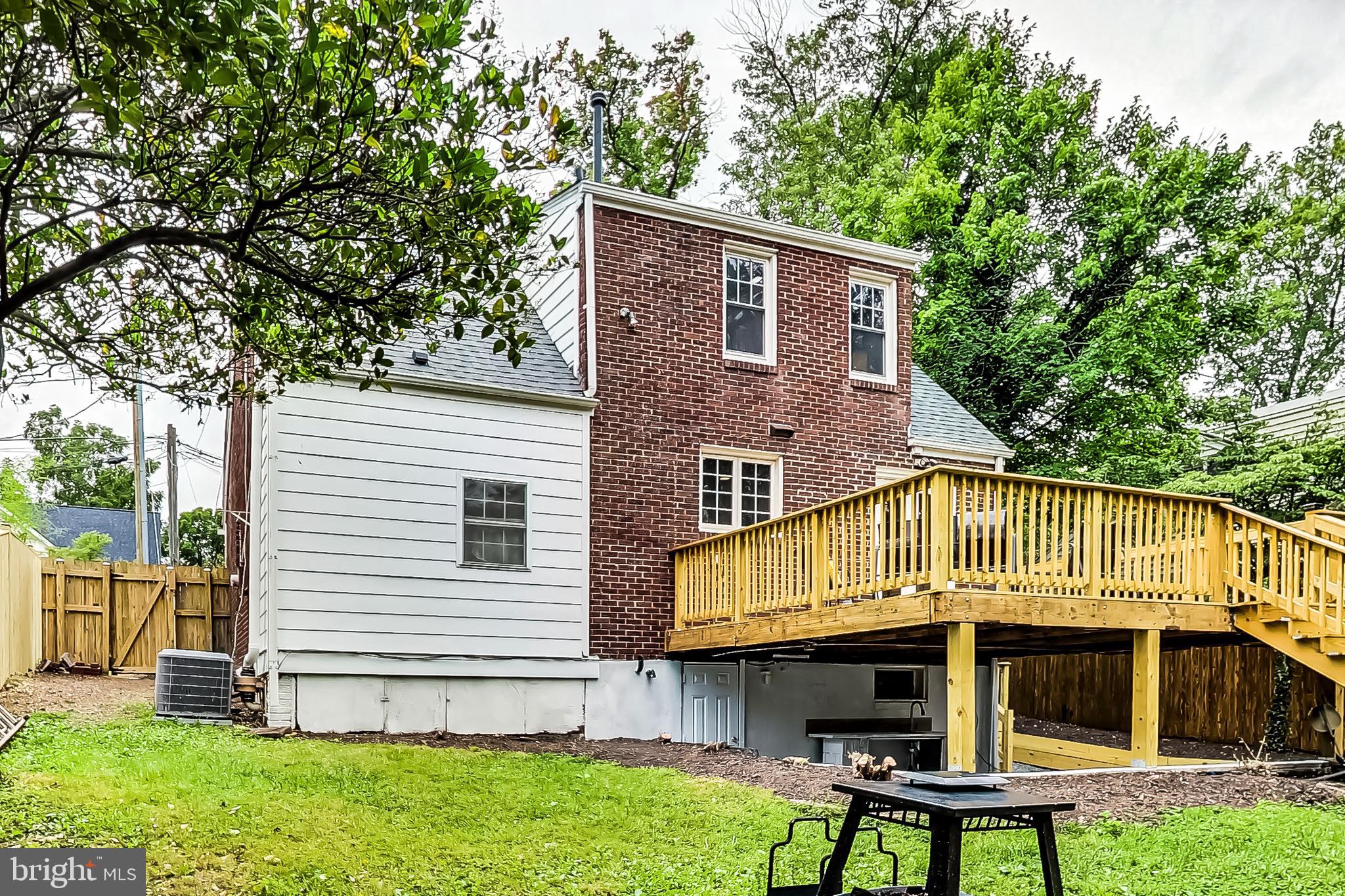 1405 S Greenbrier STREET