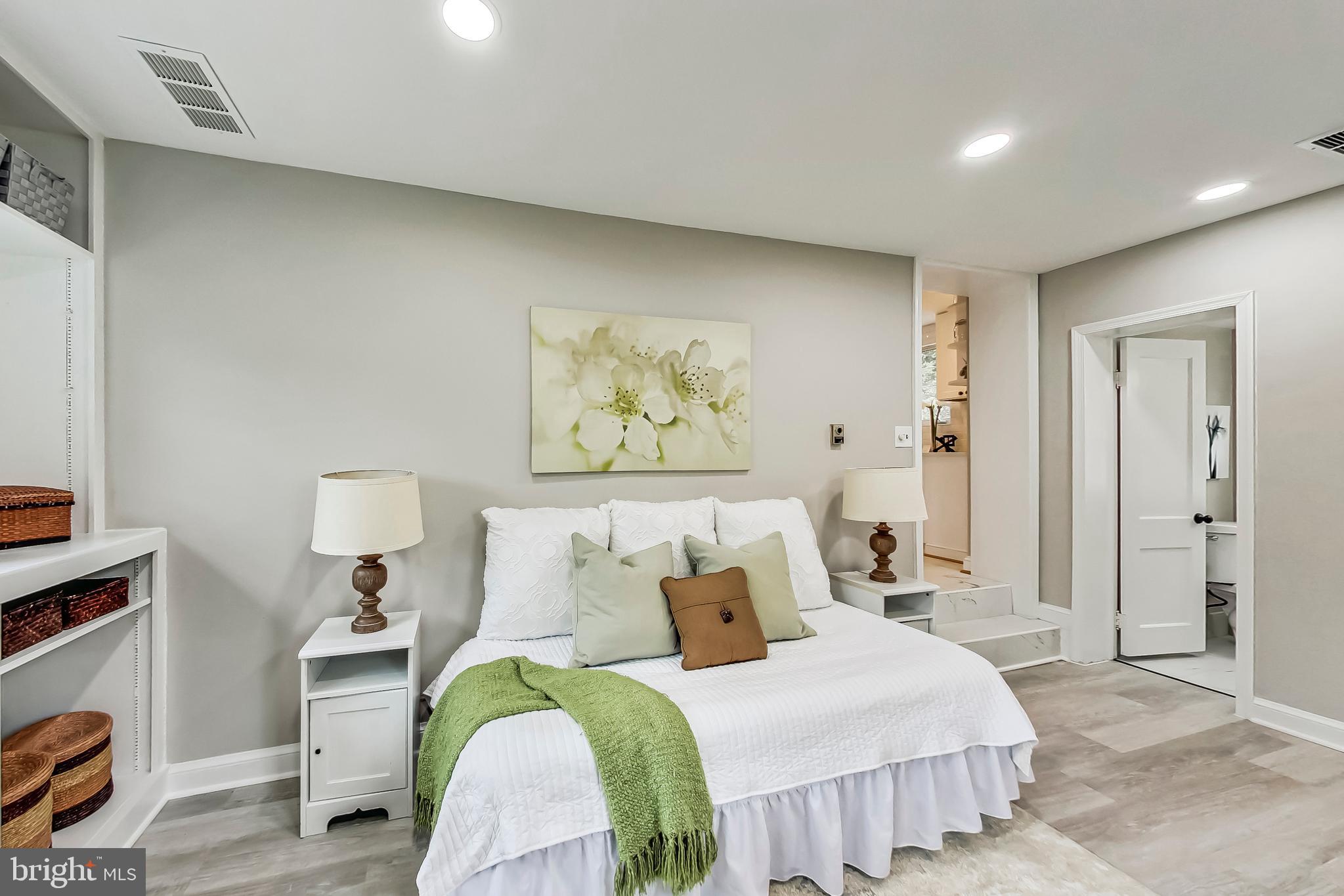 1405 S Greenbrier STREET