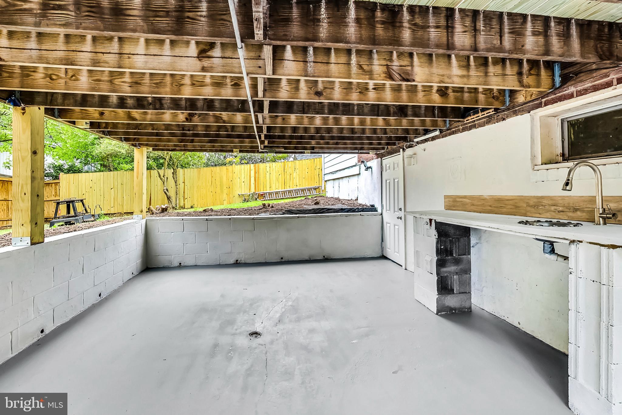 1405 S Greenbrier STREET