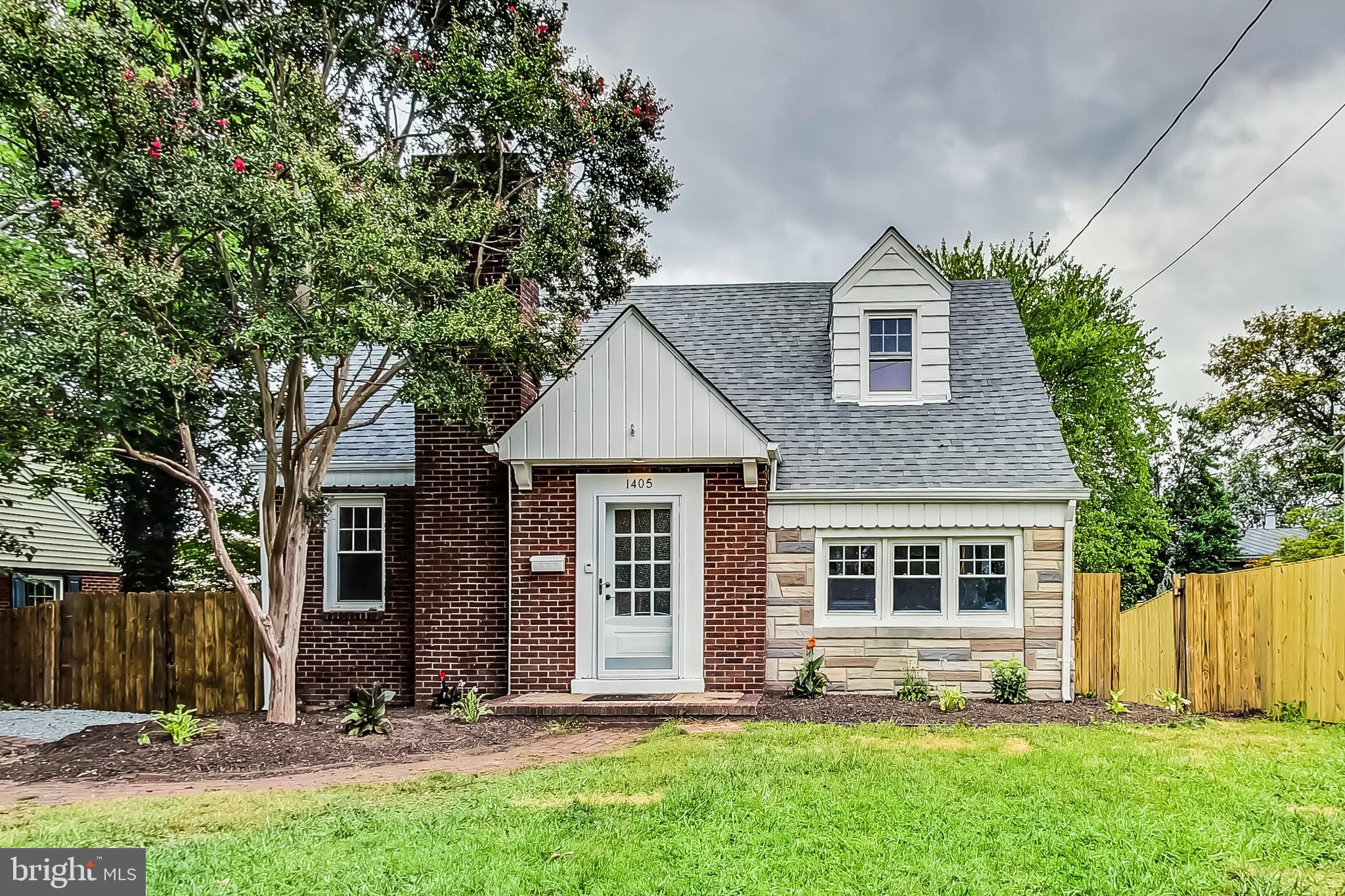 1405 S Greenbrier STREET