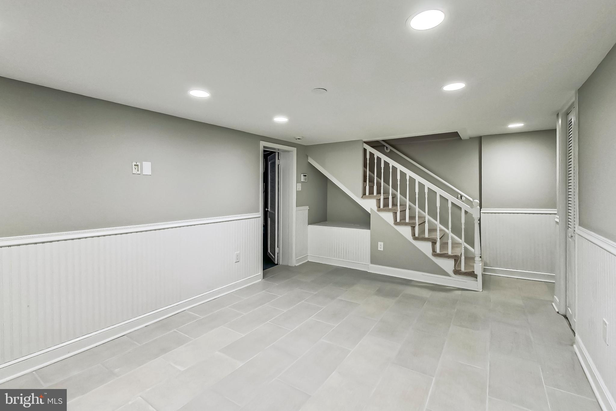1405 S Greenbrier STREET