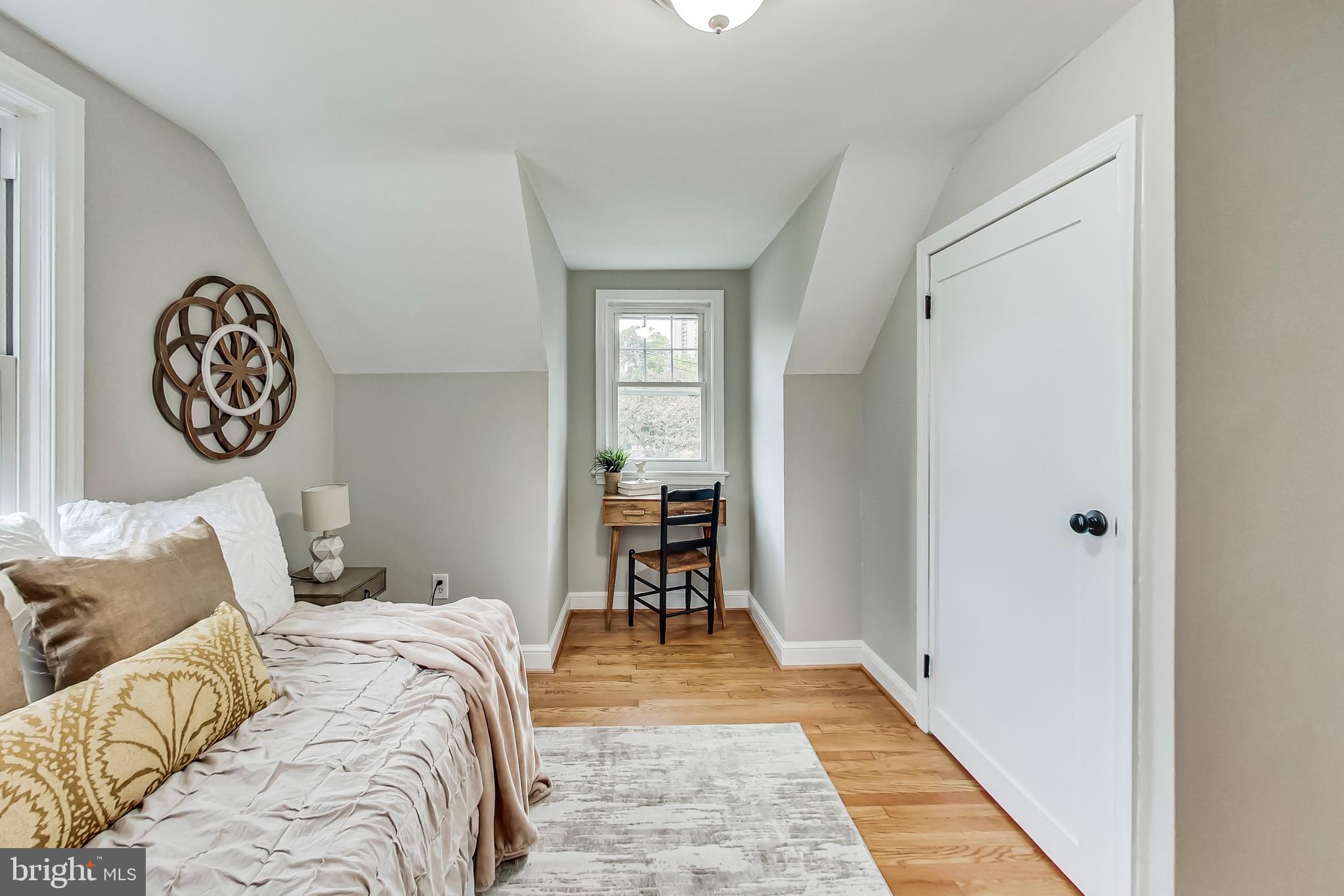 1405 S Greenbrier STREET