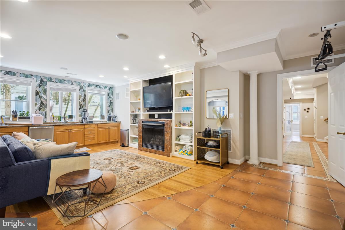 709 N Florida STREET