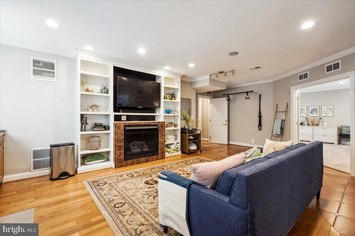 709 N Florida STREET