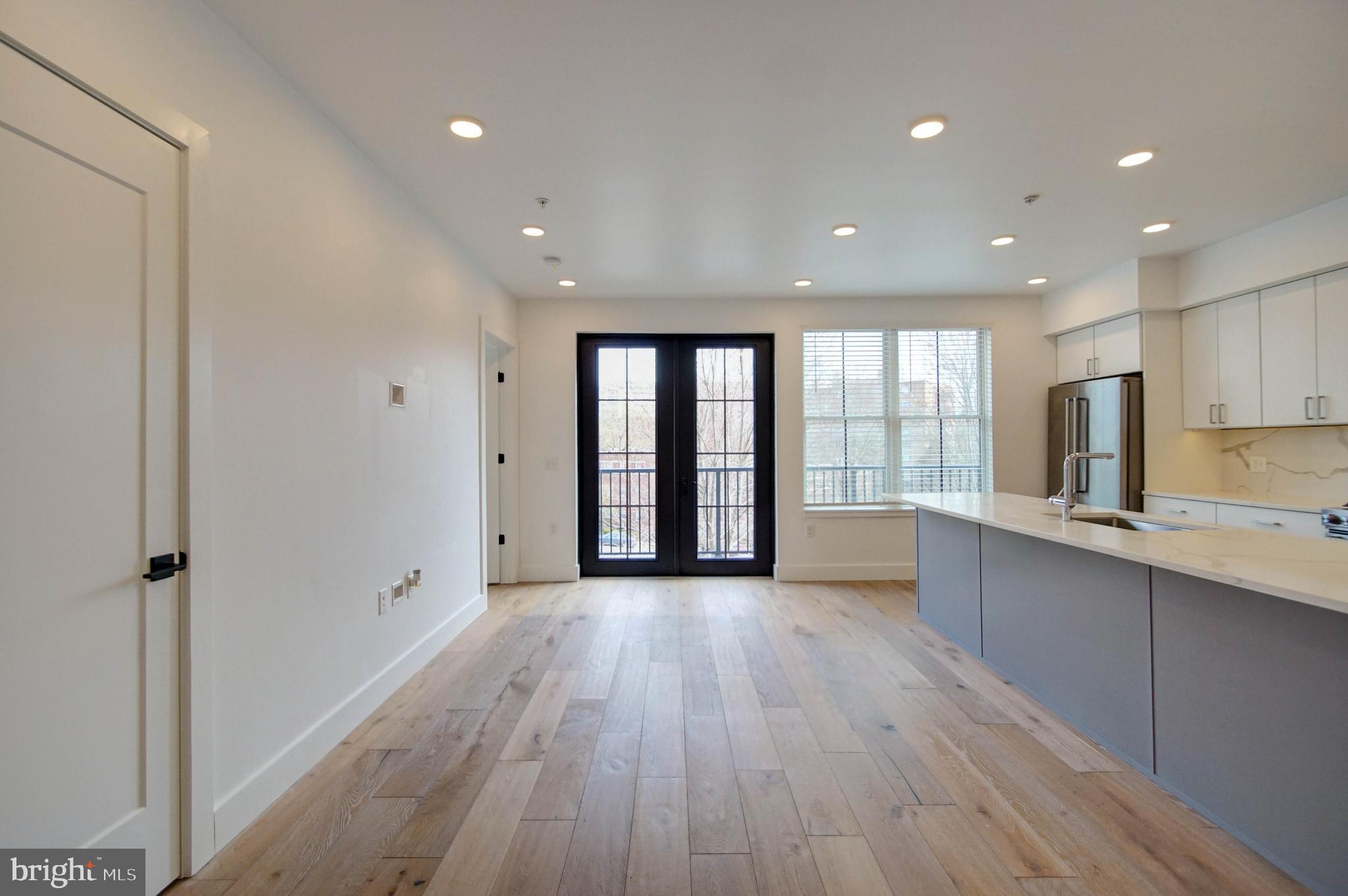 1245 N Pierce STREET Unit: 6