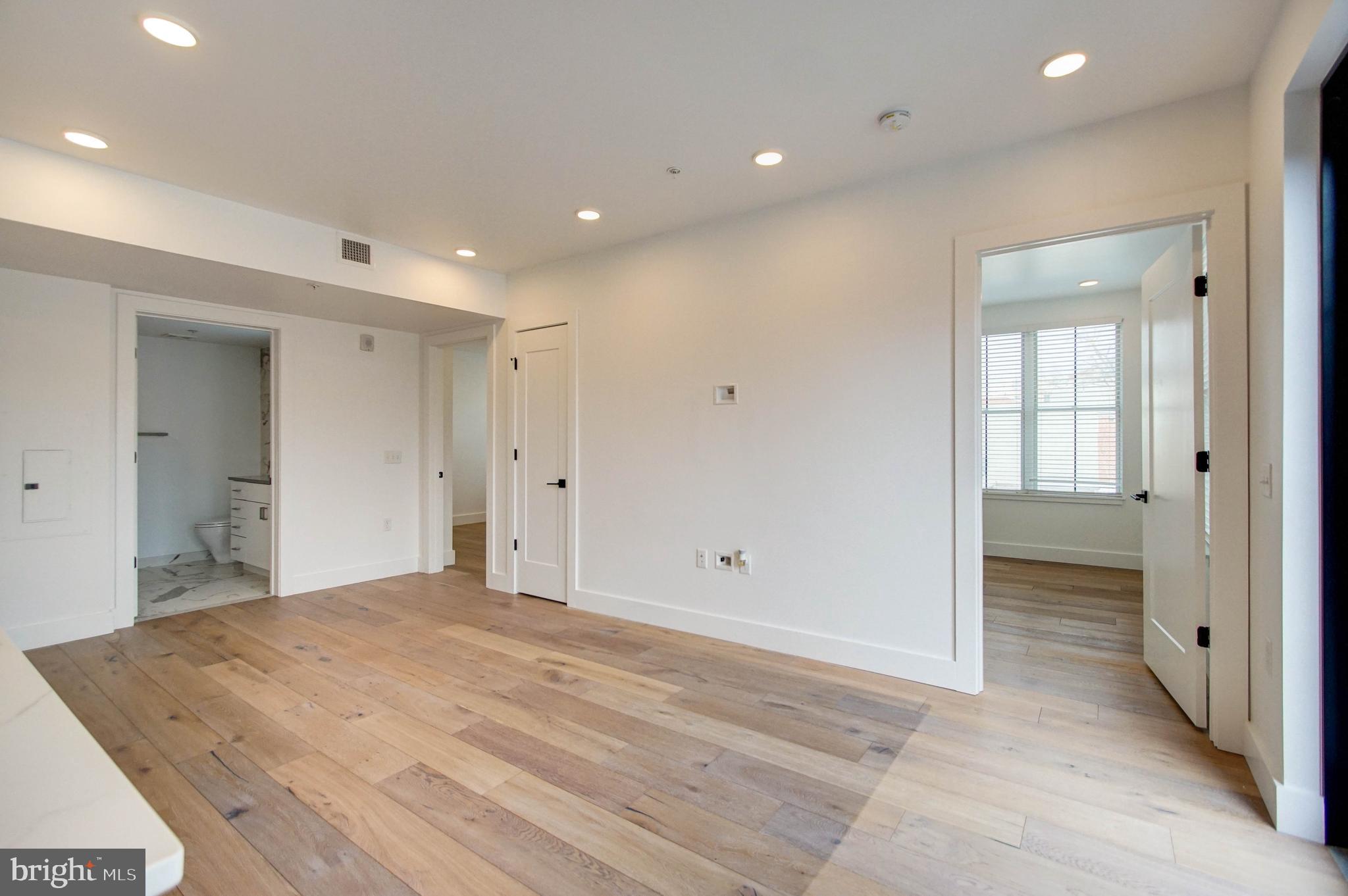 1245 N Pierce STREET Unit: 6