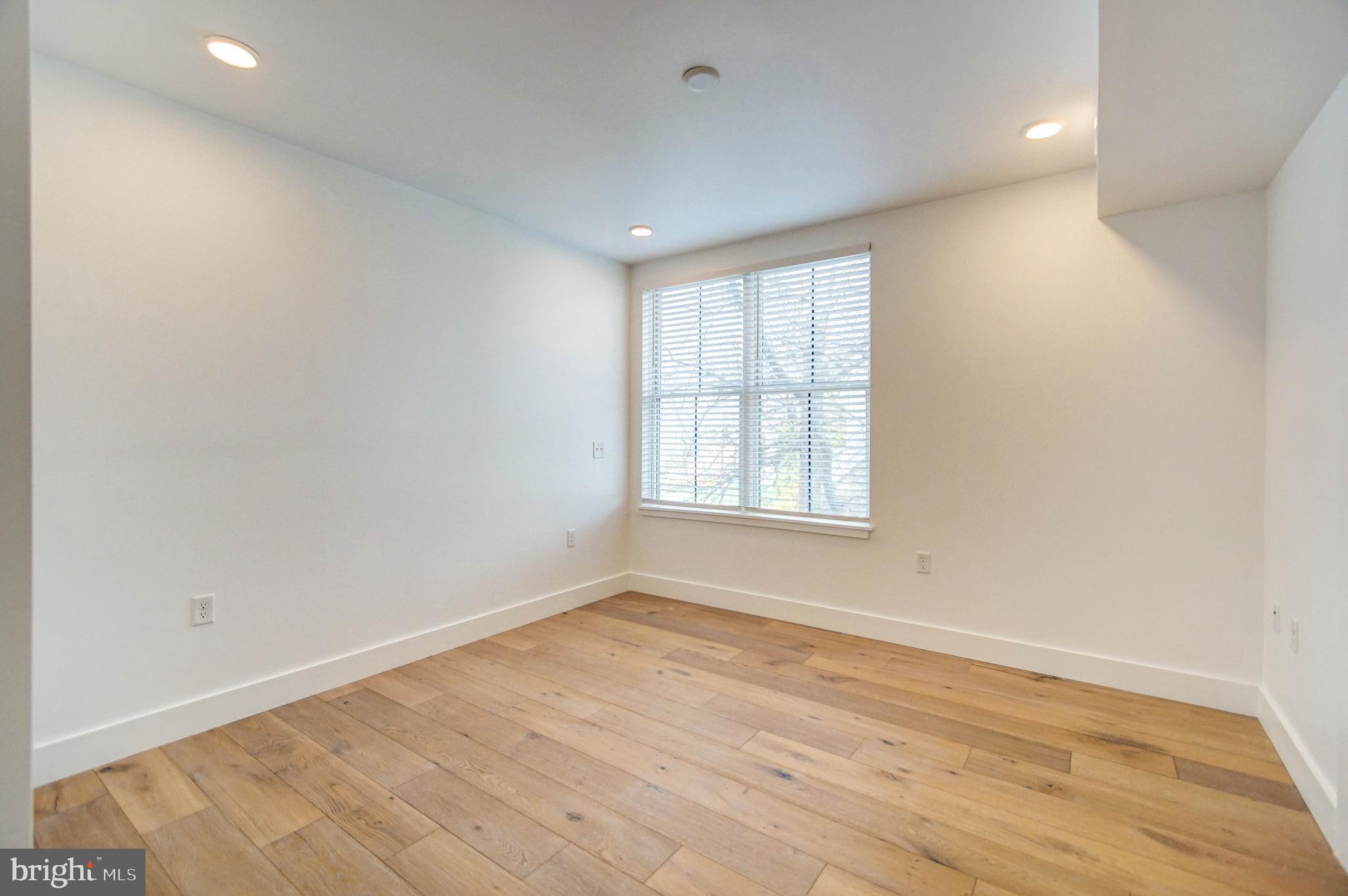 1245 N Pierce STREET Unit: 6