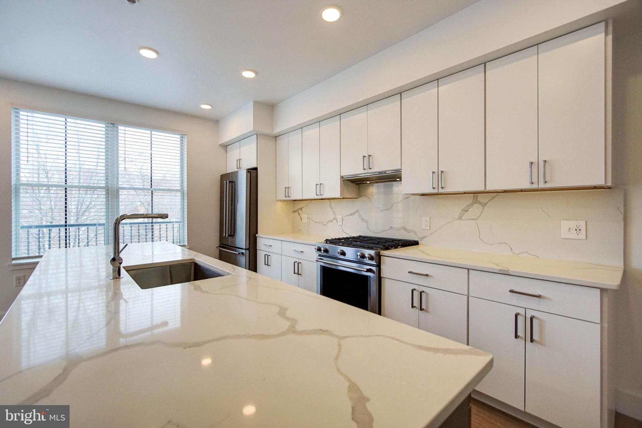 1245 N Pierce STREET Unit: 6