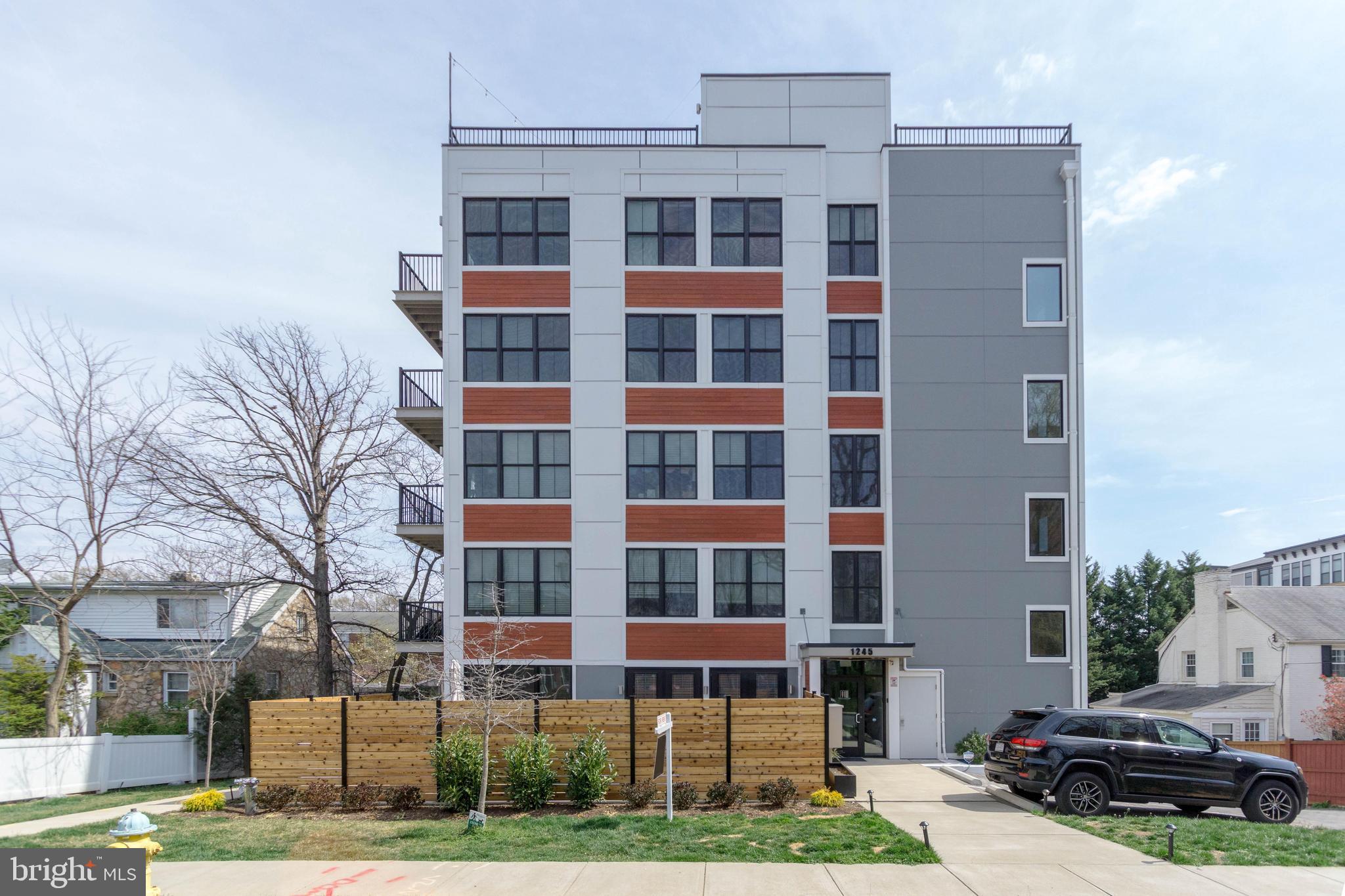 1245 N Pierce STREET Unit: 6