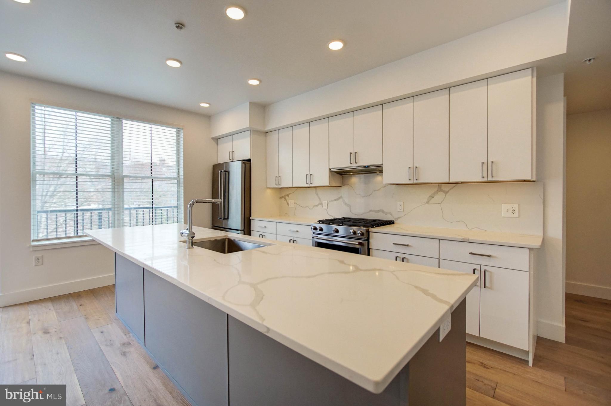 1245 N Pierce STREET Unit: 6