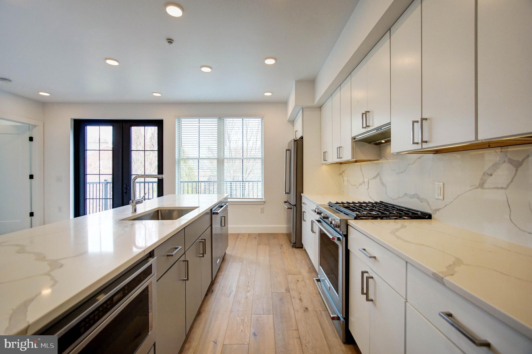 1245 N Pierce STREET Unit: 6