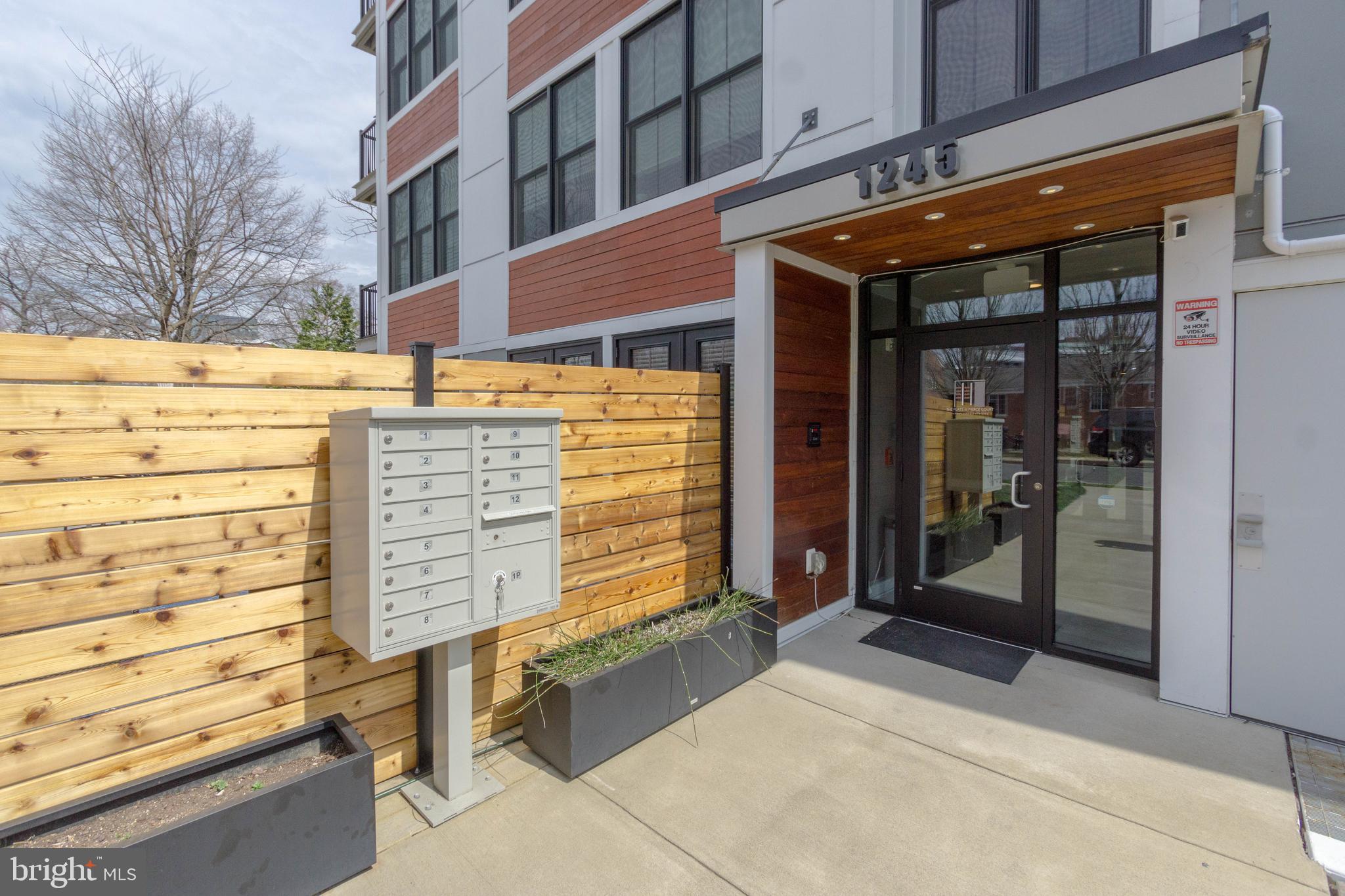 1245 N Pierce STREET Unit: 6