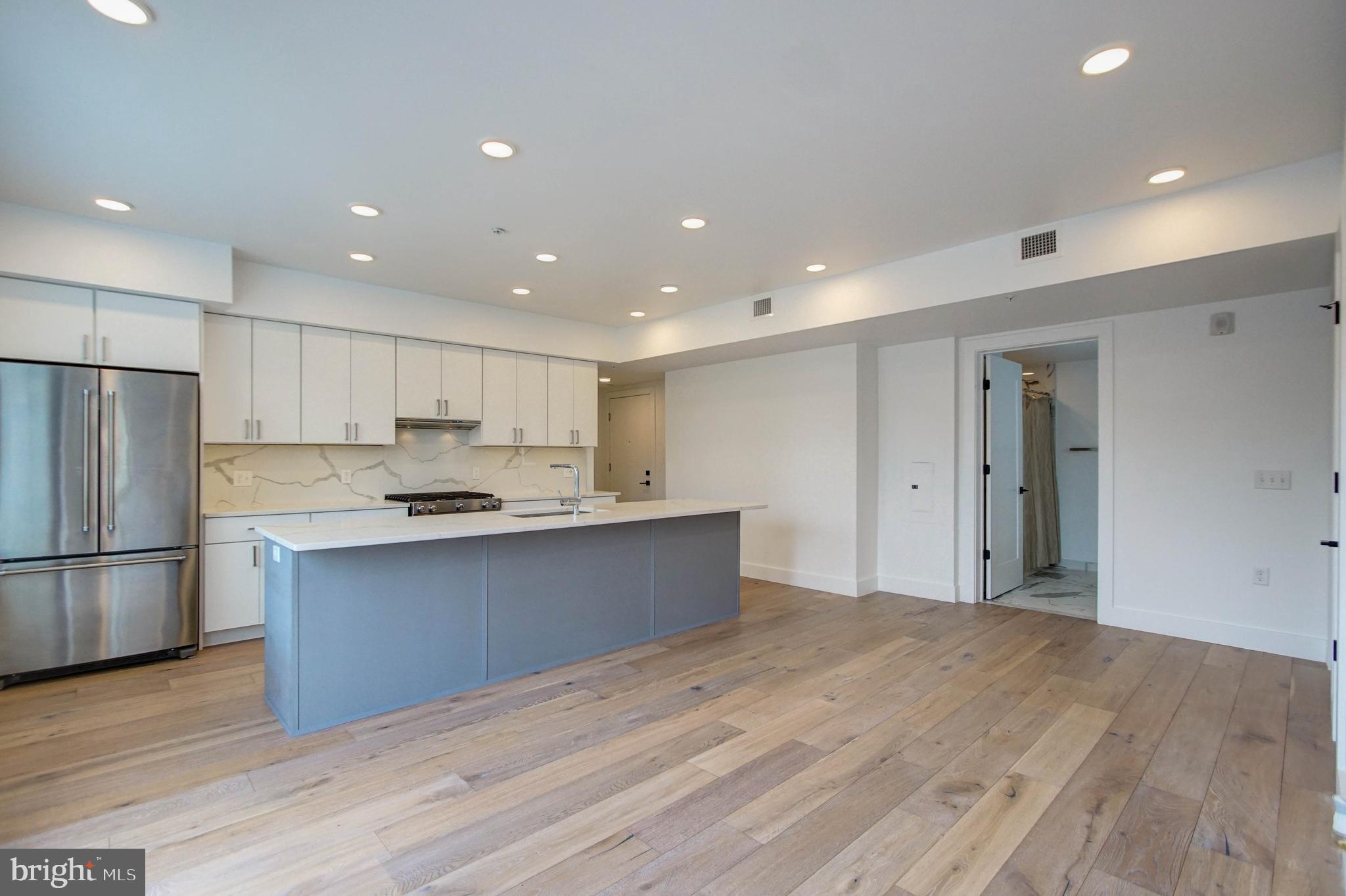 1245 N Pierce STREET Unit: 6