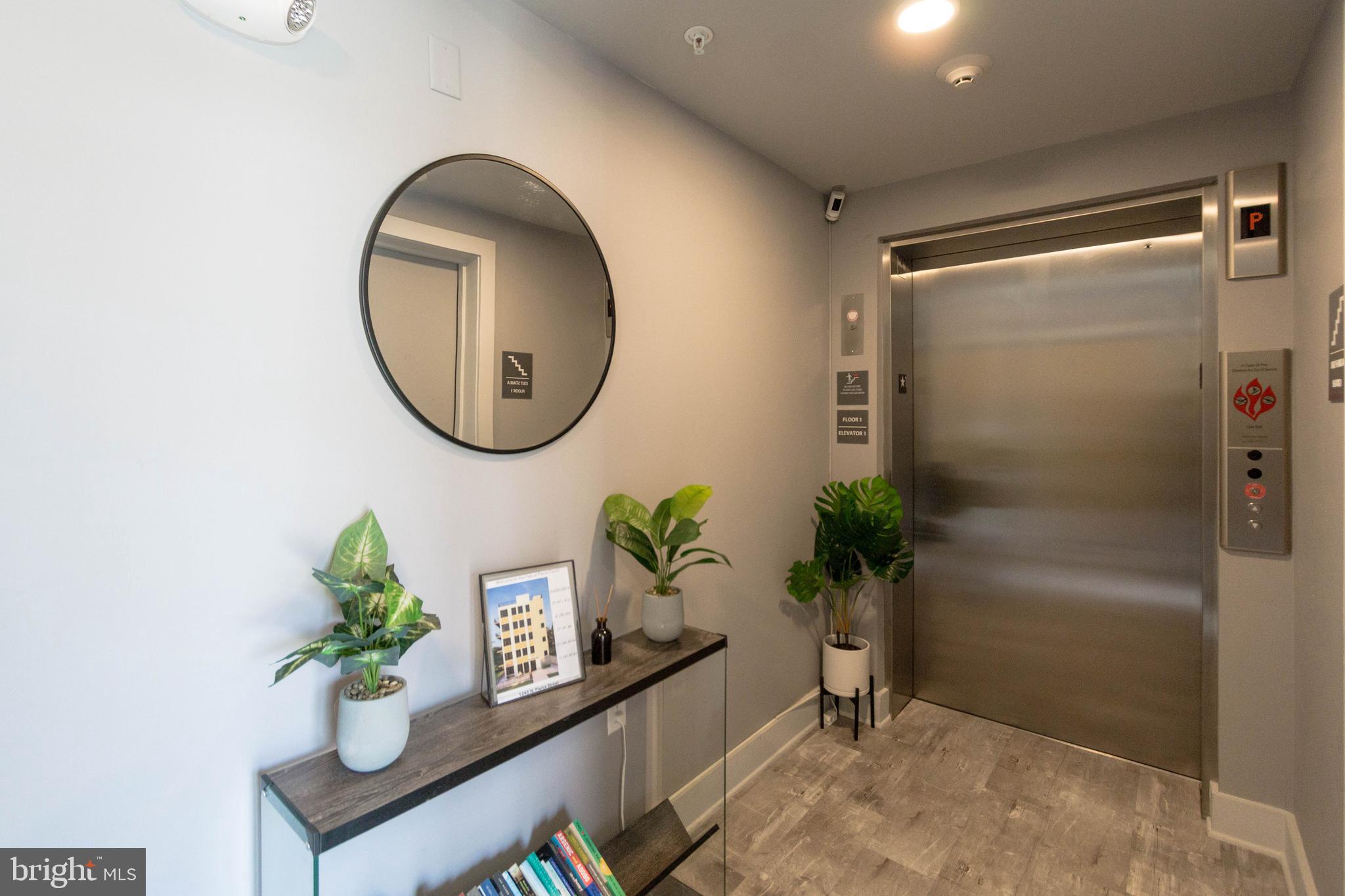 1245 N Pierce STREET Unit: 6