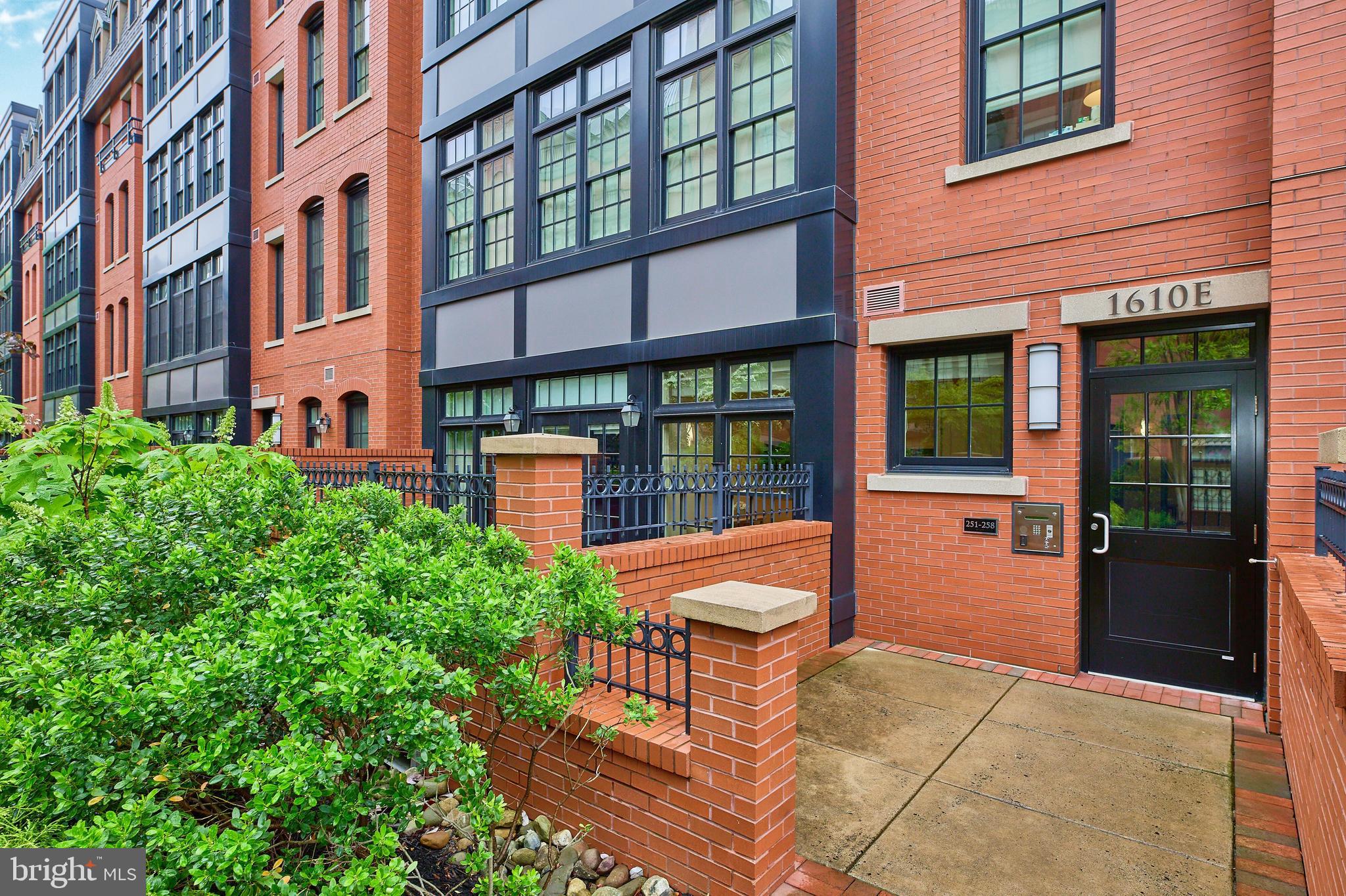 1610 N Queen St #251