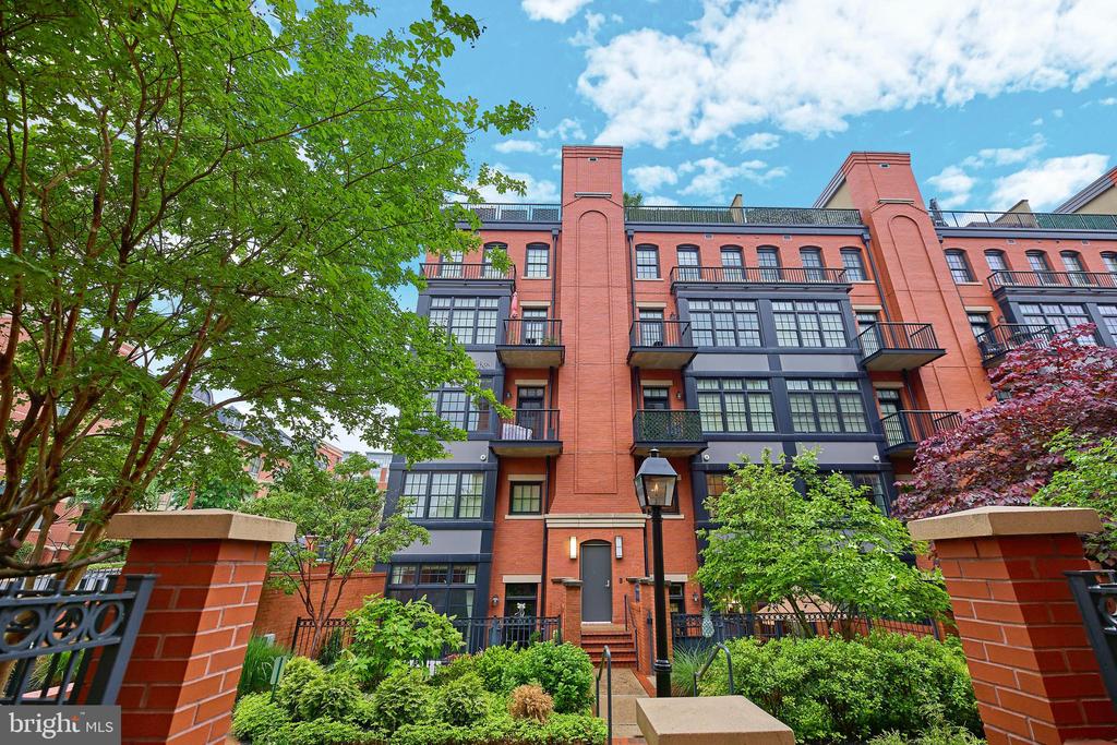 1610 N Queen St #251