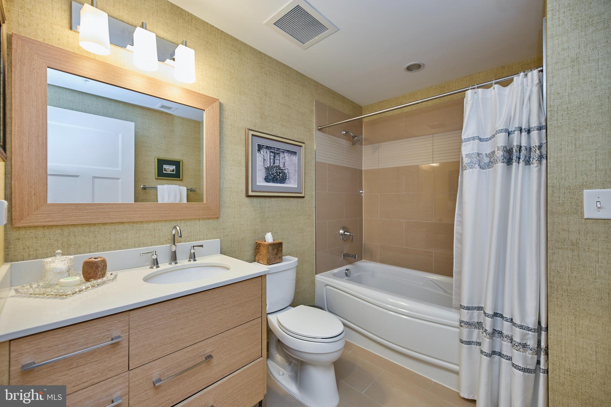 1610 N Queen St #251