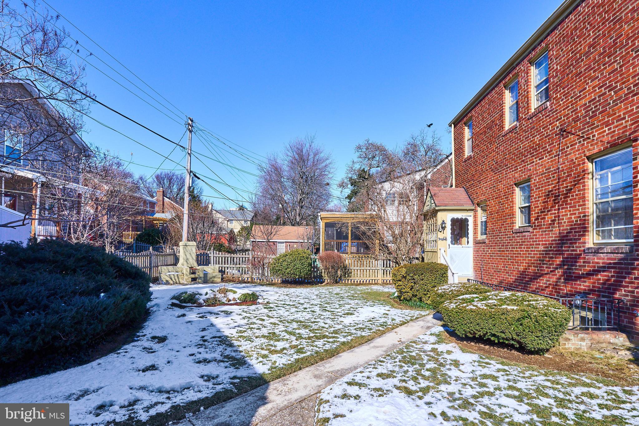 506 N Oakland St