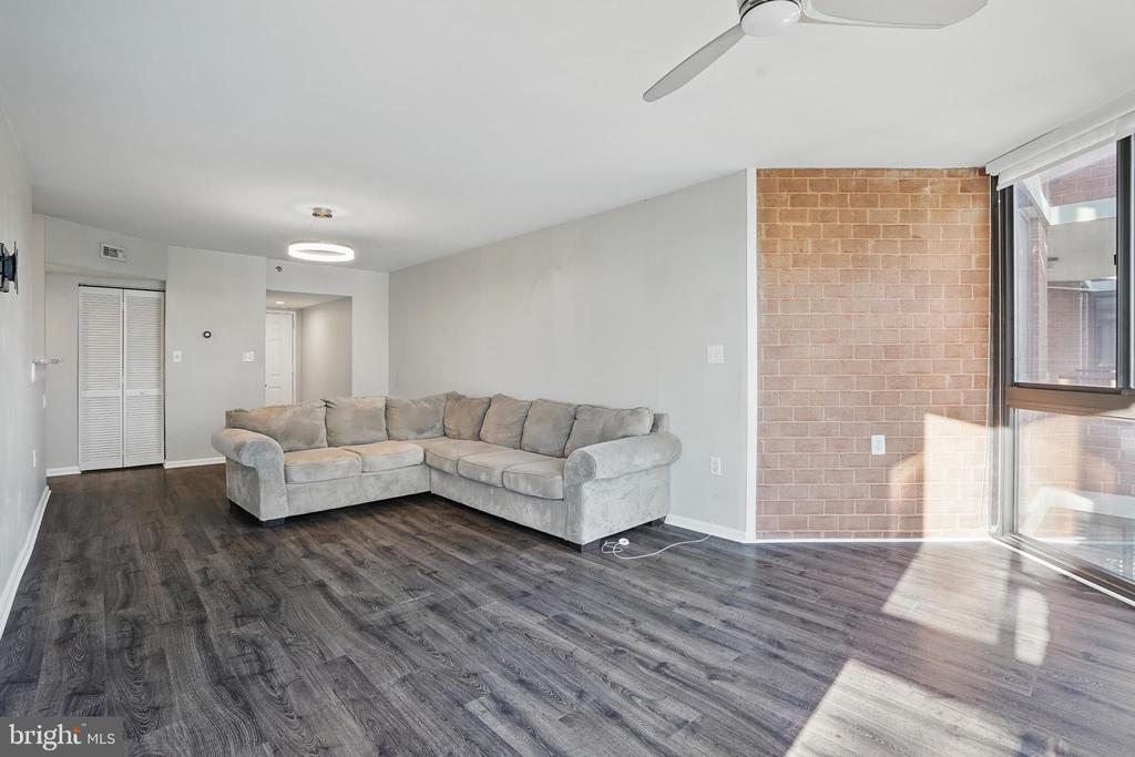 1001 Randolph St N #523