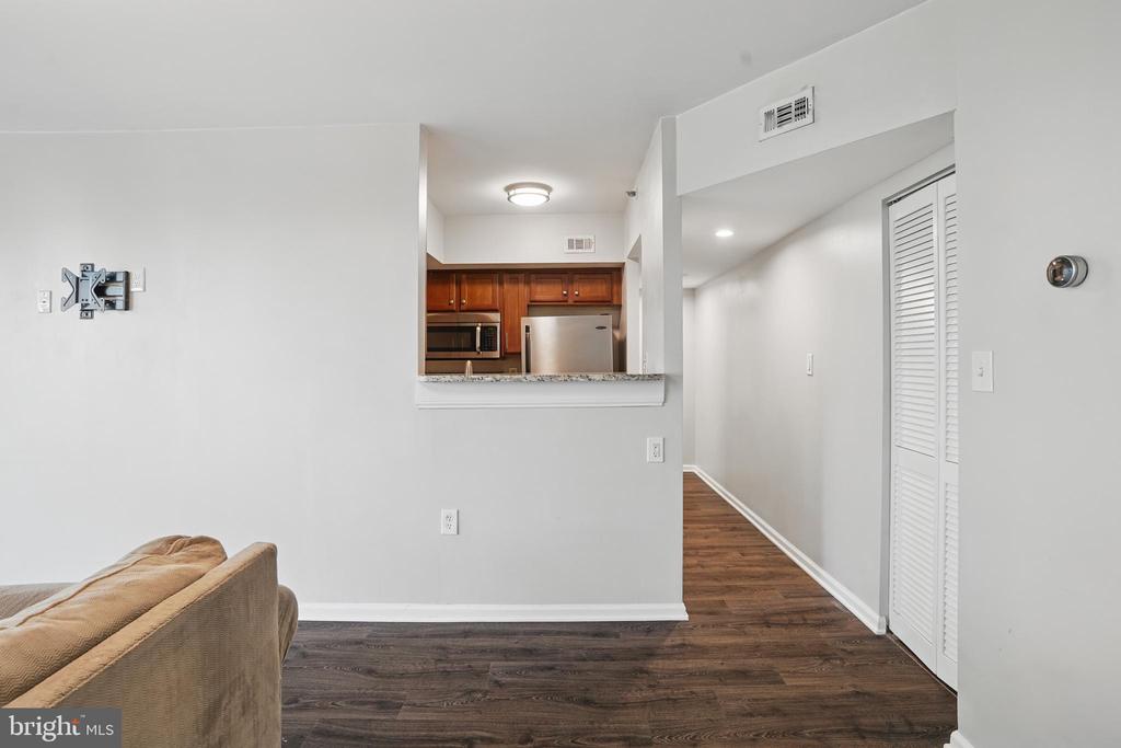1001 Randolph St N #523