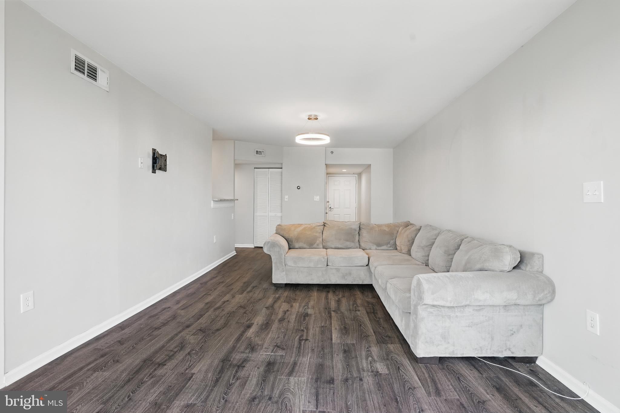 1001 Randolph St N #523