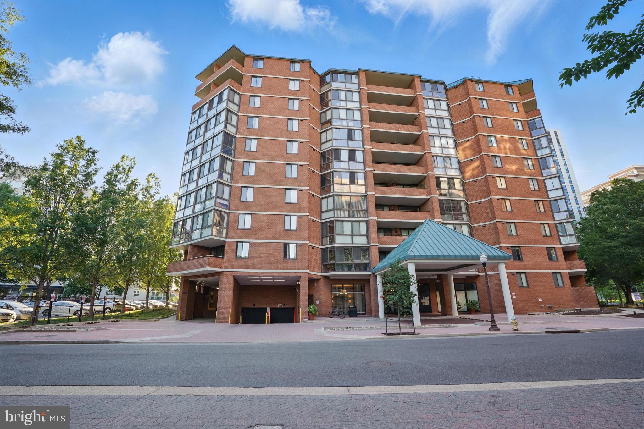 1001 Randolph St N #523