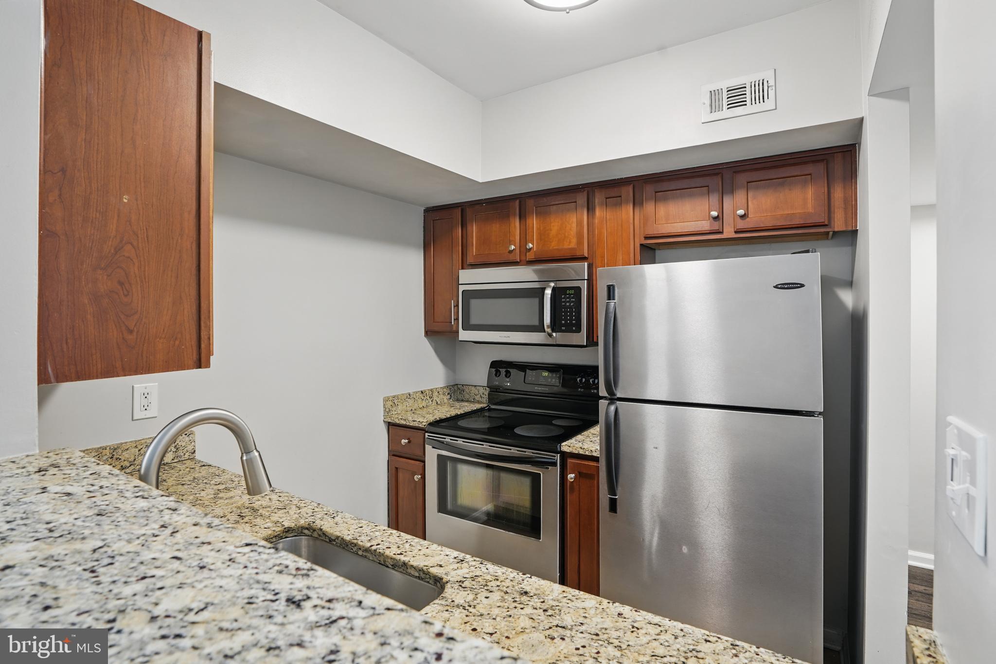 1001 Randolph St N #523