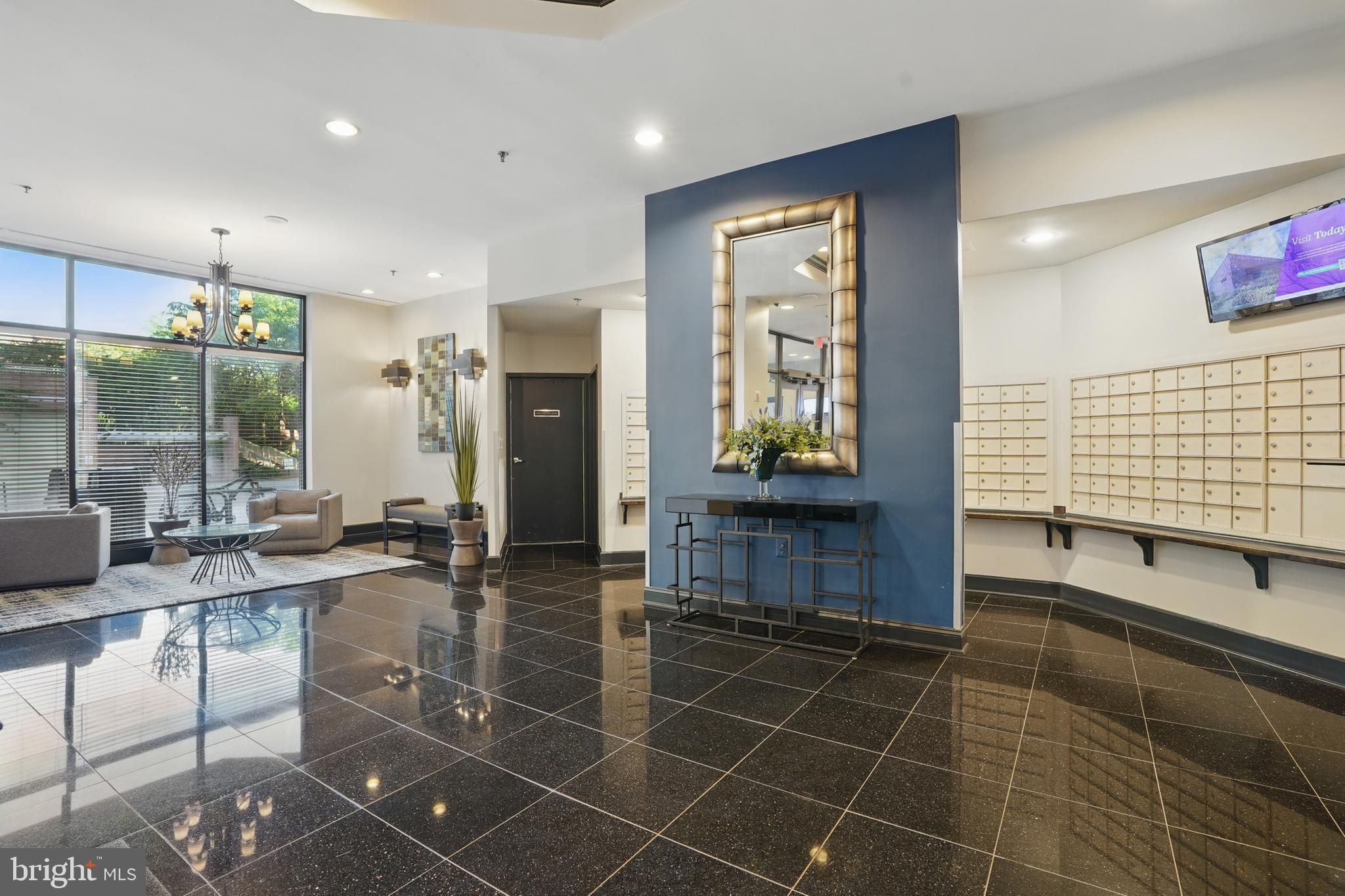 1001 Randolph St N #523