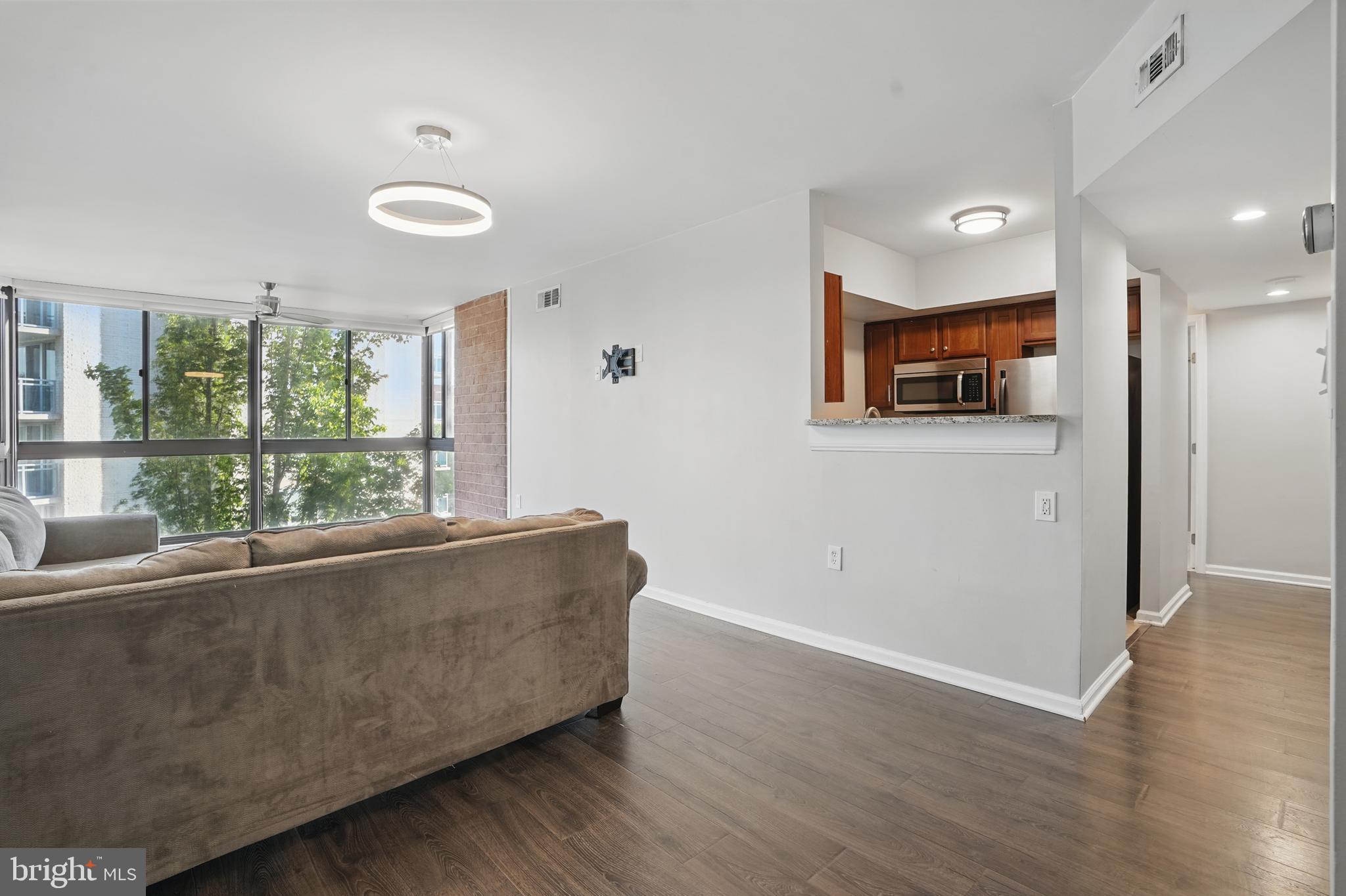 1001 Randolph St N #523