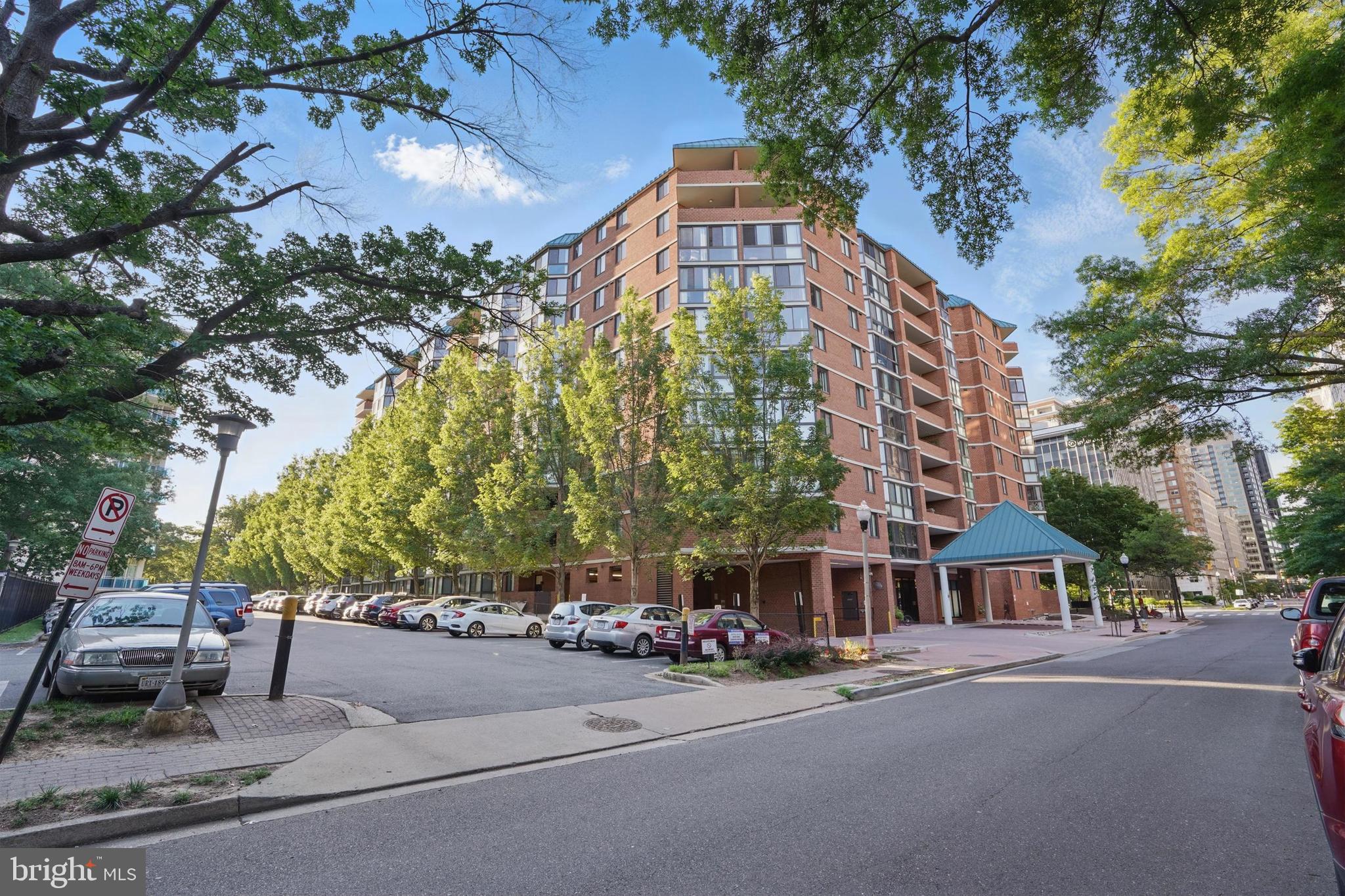 1001 Randolph St N #523