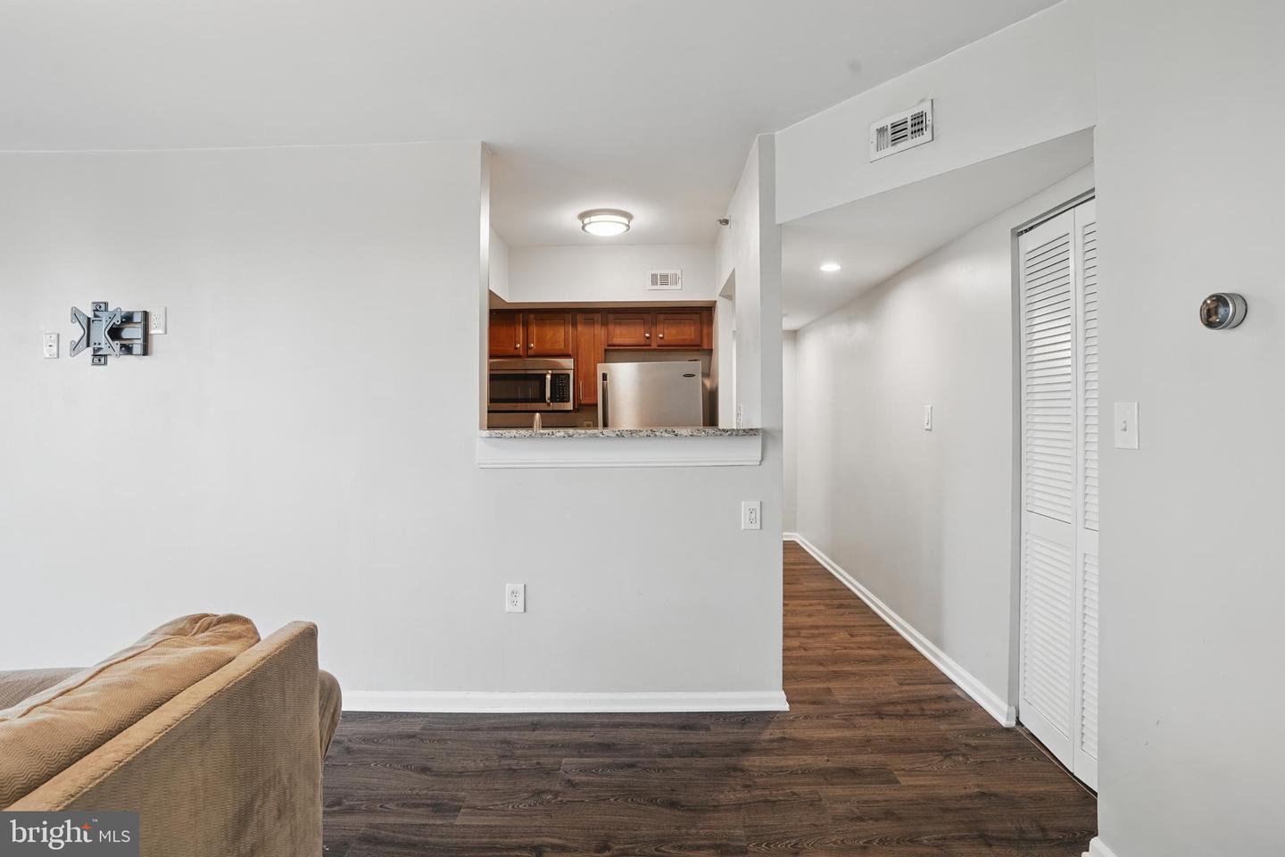 1001 Randolph St N #523