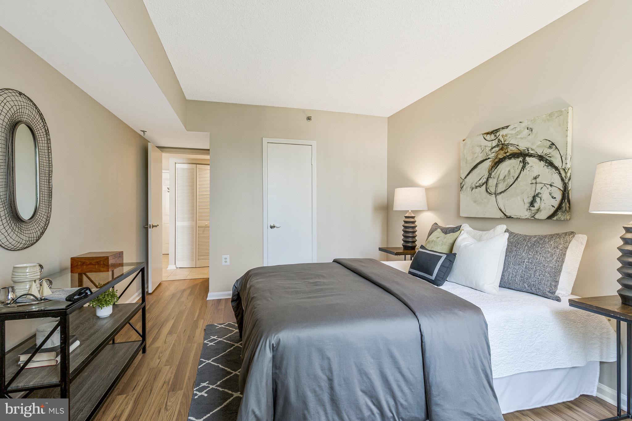 1001 N Randolph St #513