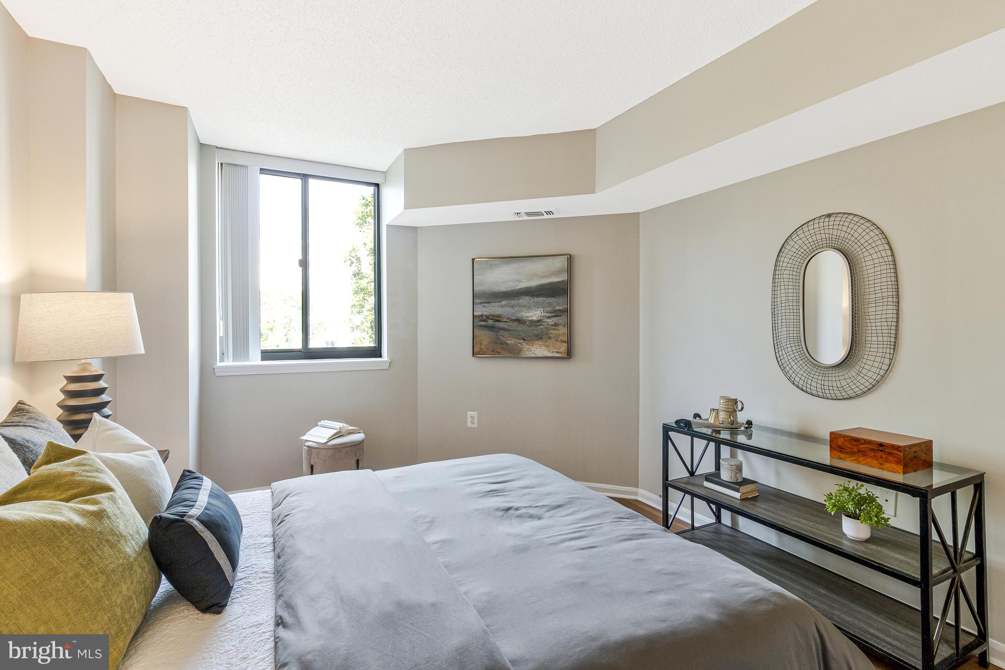 1001 N Randolph St #513