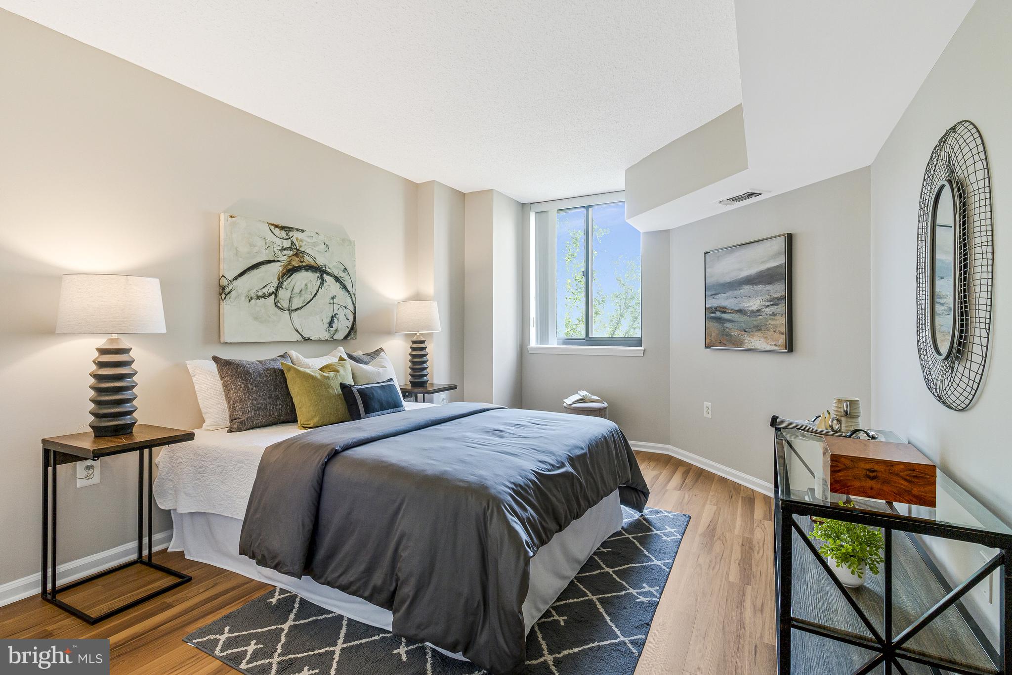 1001 N Randolph St #513