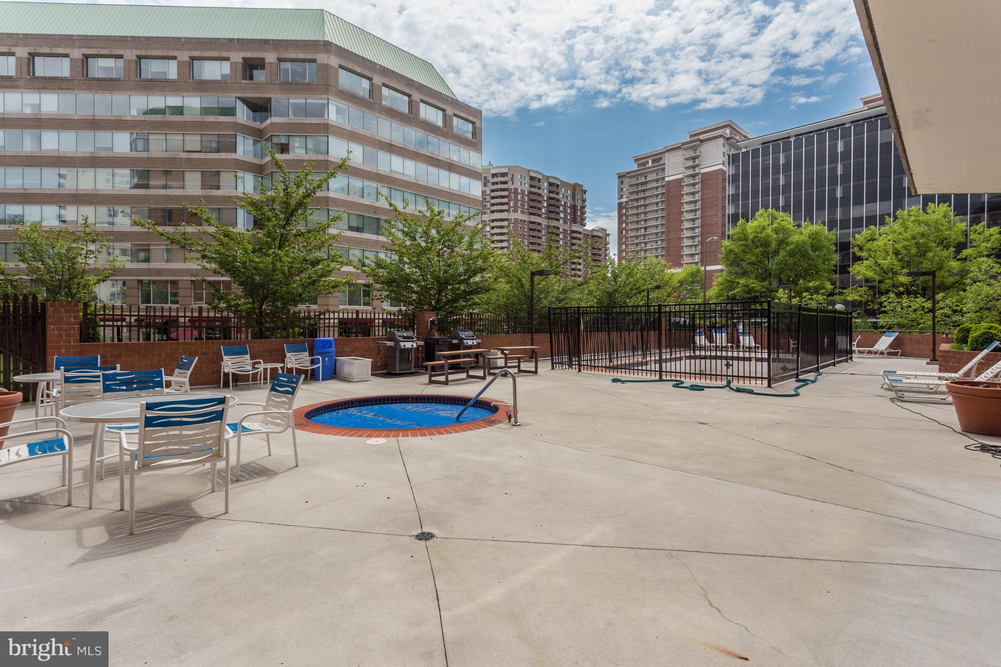 1001 N Randolph St #513