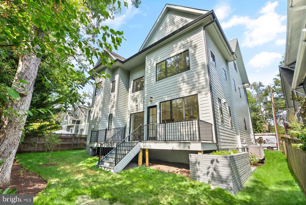 112 N HIGHLAND STREET