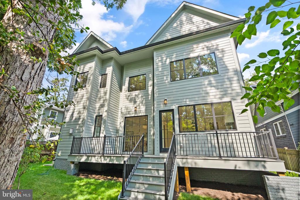 112 N HIGHLAND STREET