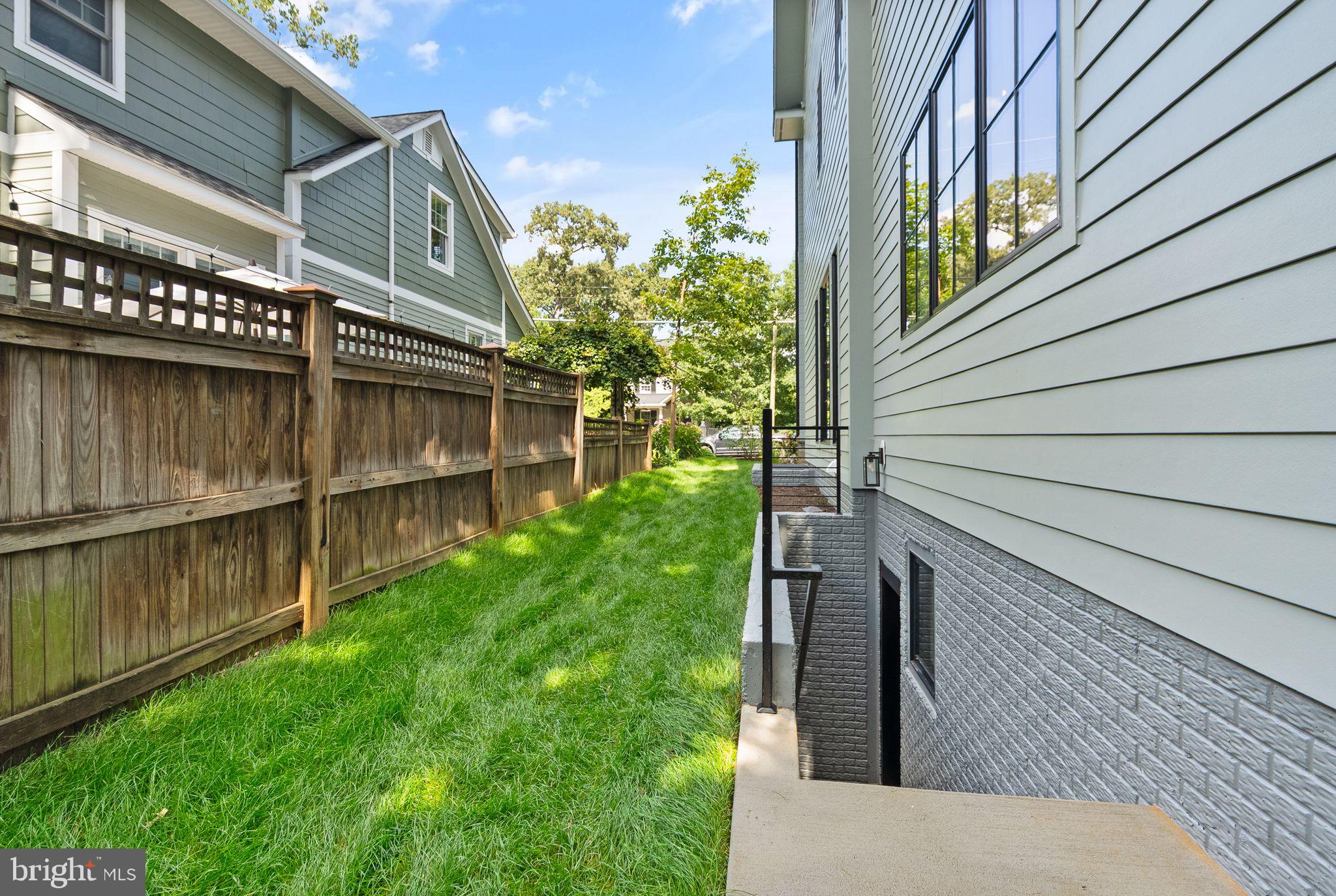 112 N HIGHLAND STREET