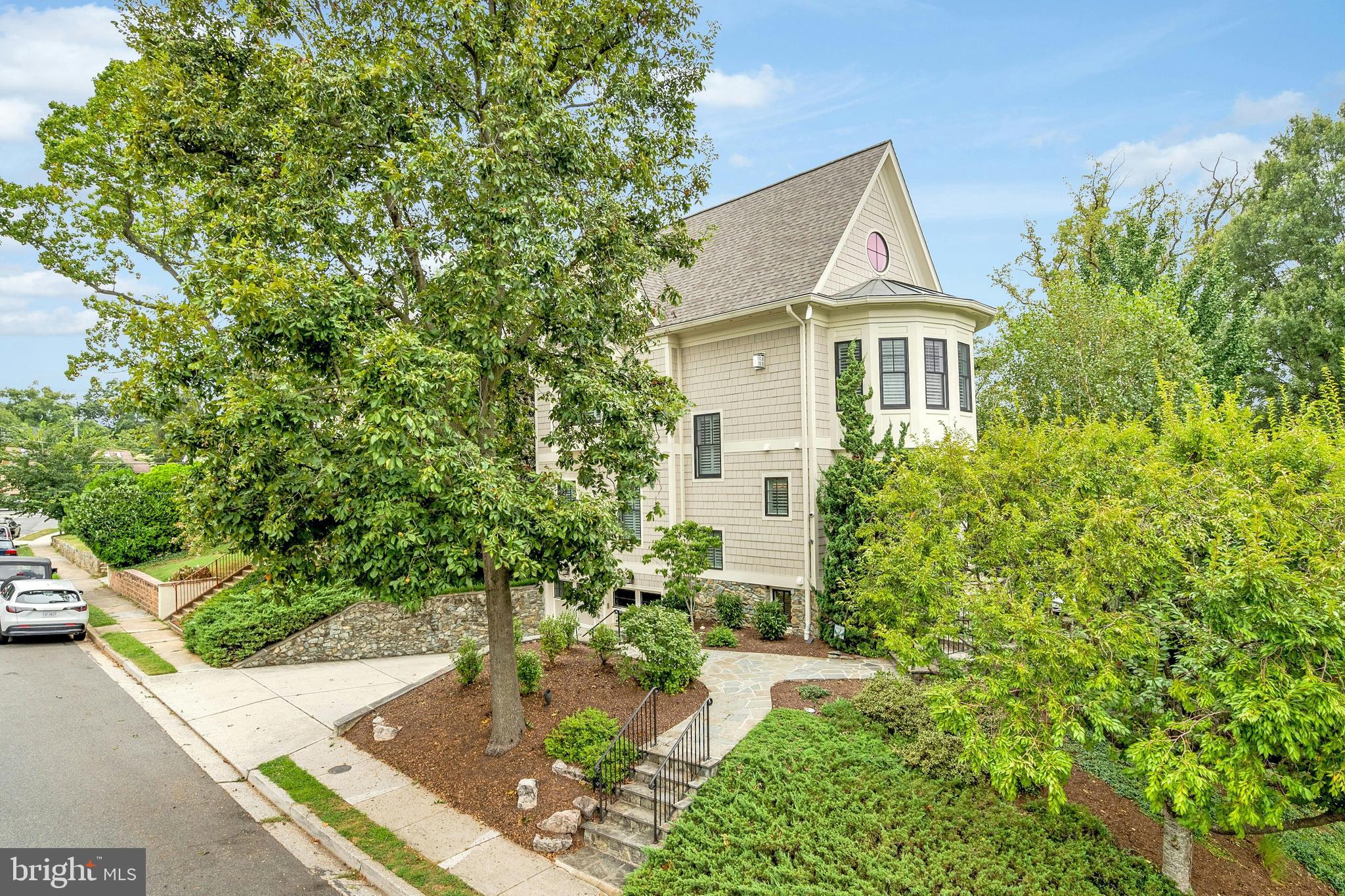 2807 1st Rd N
