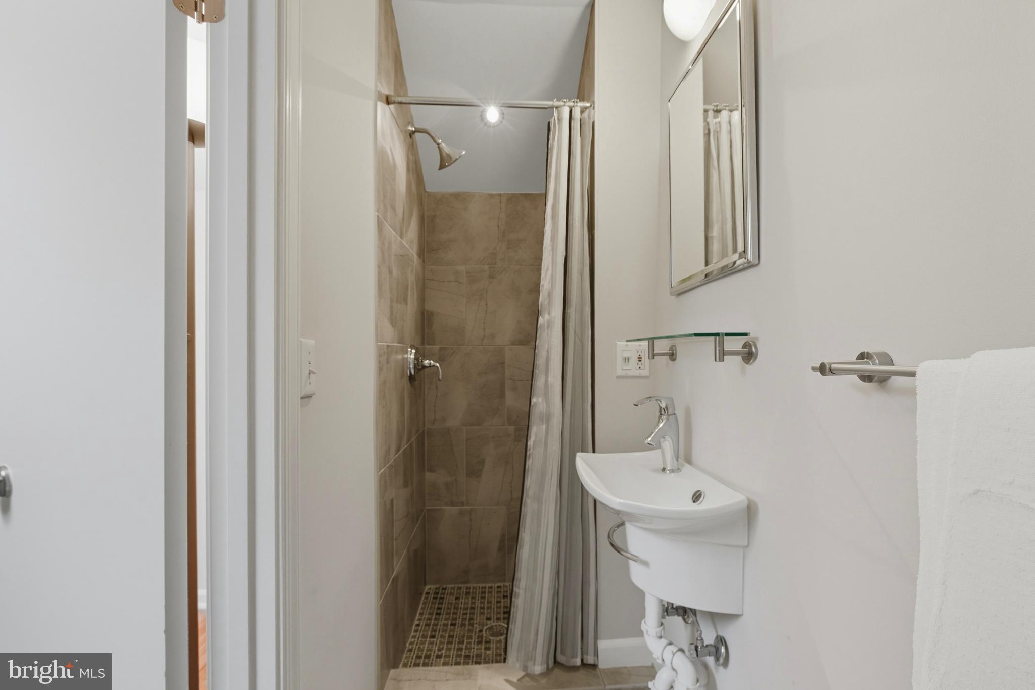 2923 S WOODSTOCK ST B