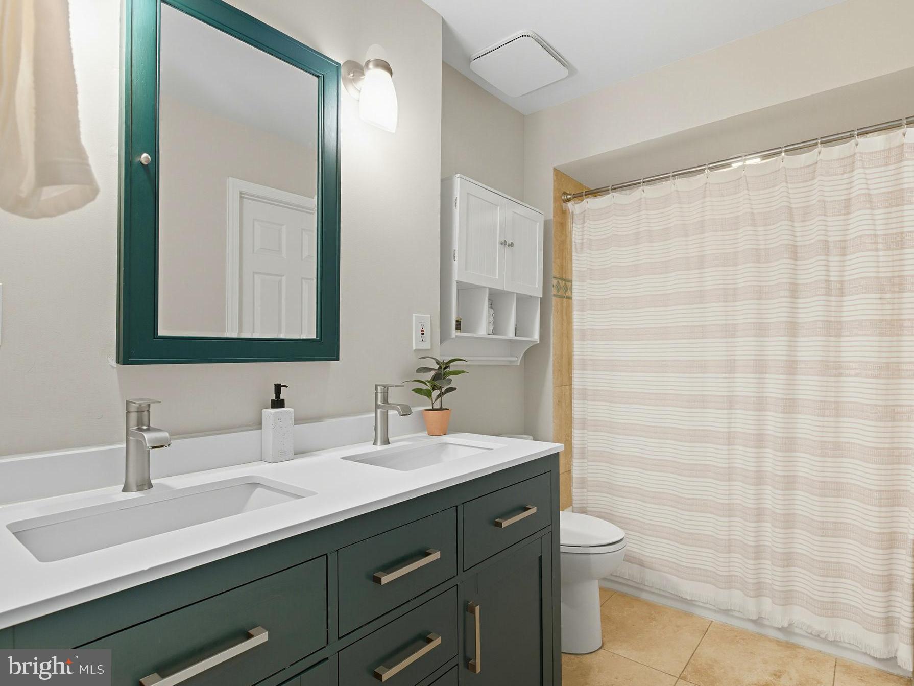 2923 S WOODSTOCK ST B